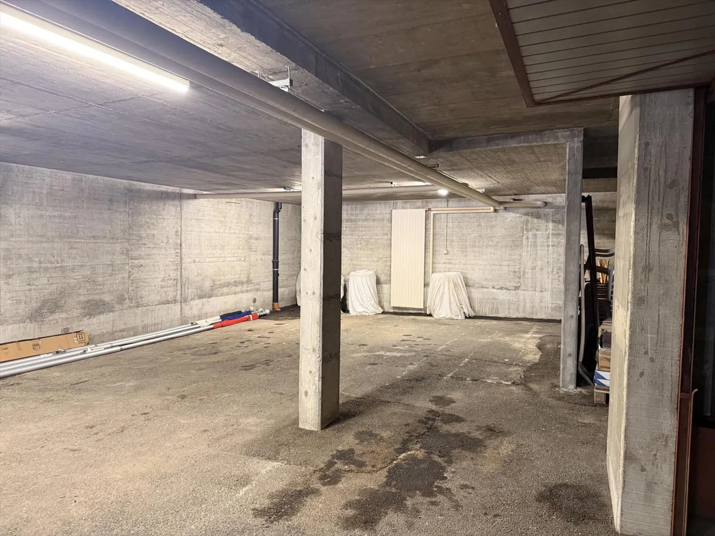 Covered parking space 1 room - Photo 3 of 6