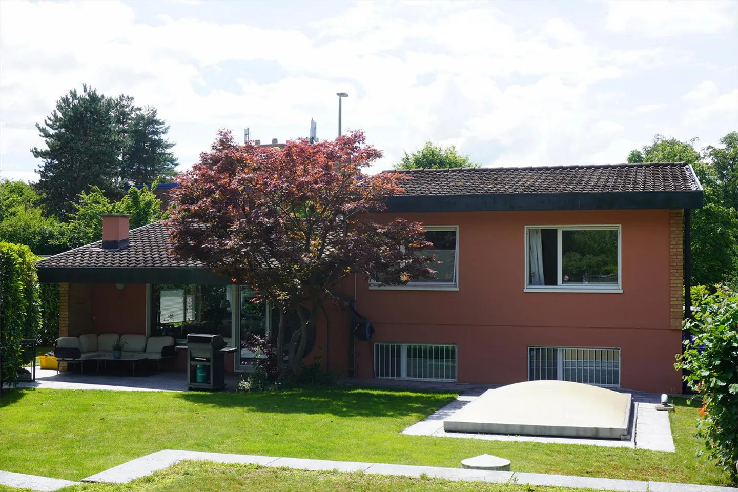 Freistehendes Einfamilienhaus mit Garten - Foto 2 von 14