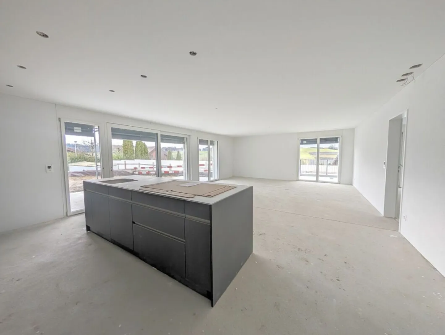 Vivere spazioso con un grande giardino - Foto 2 di 14