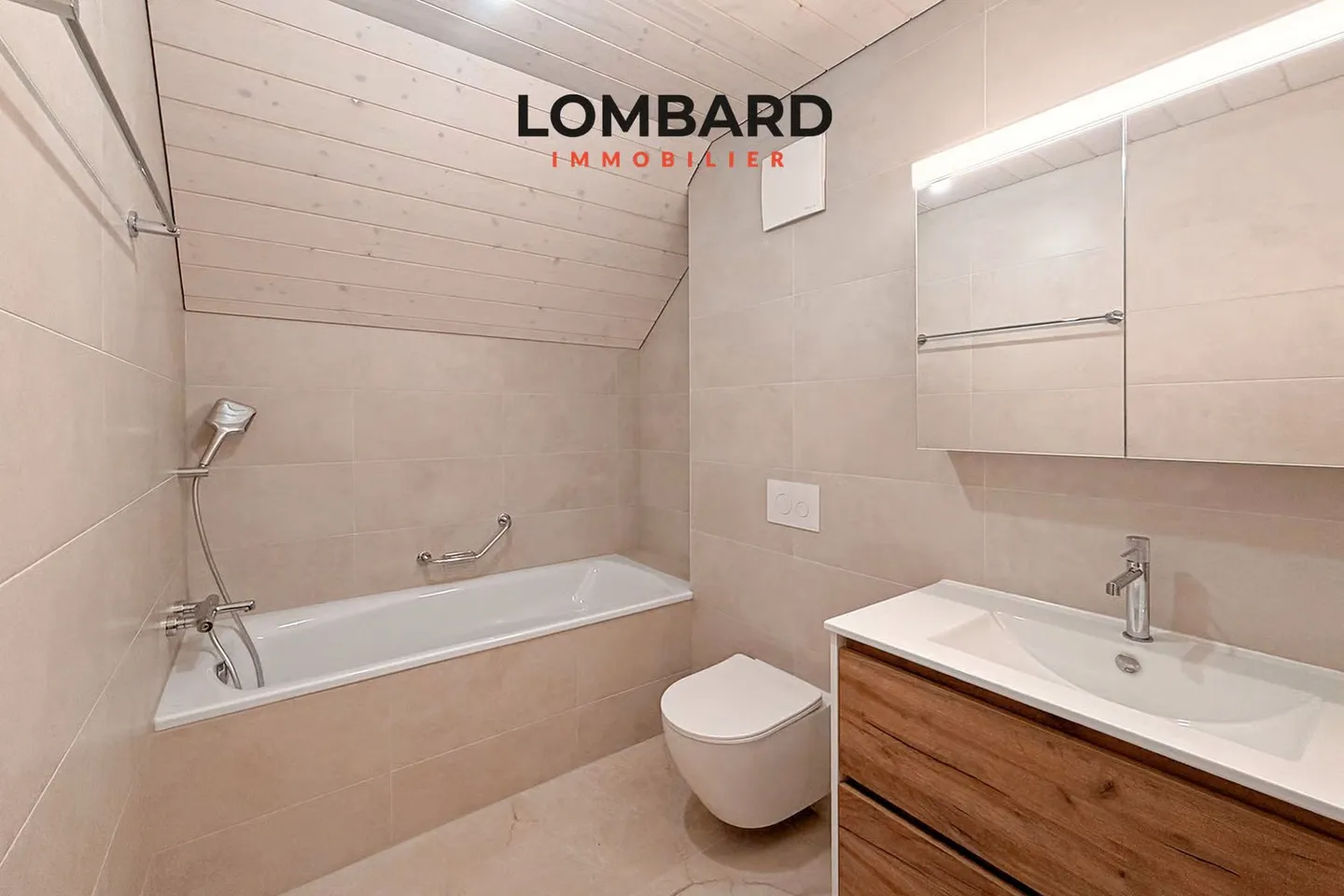 New penthouse with large terrace - Photo 8 of 9