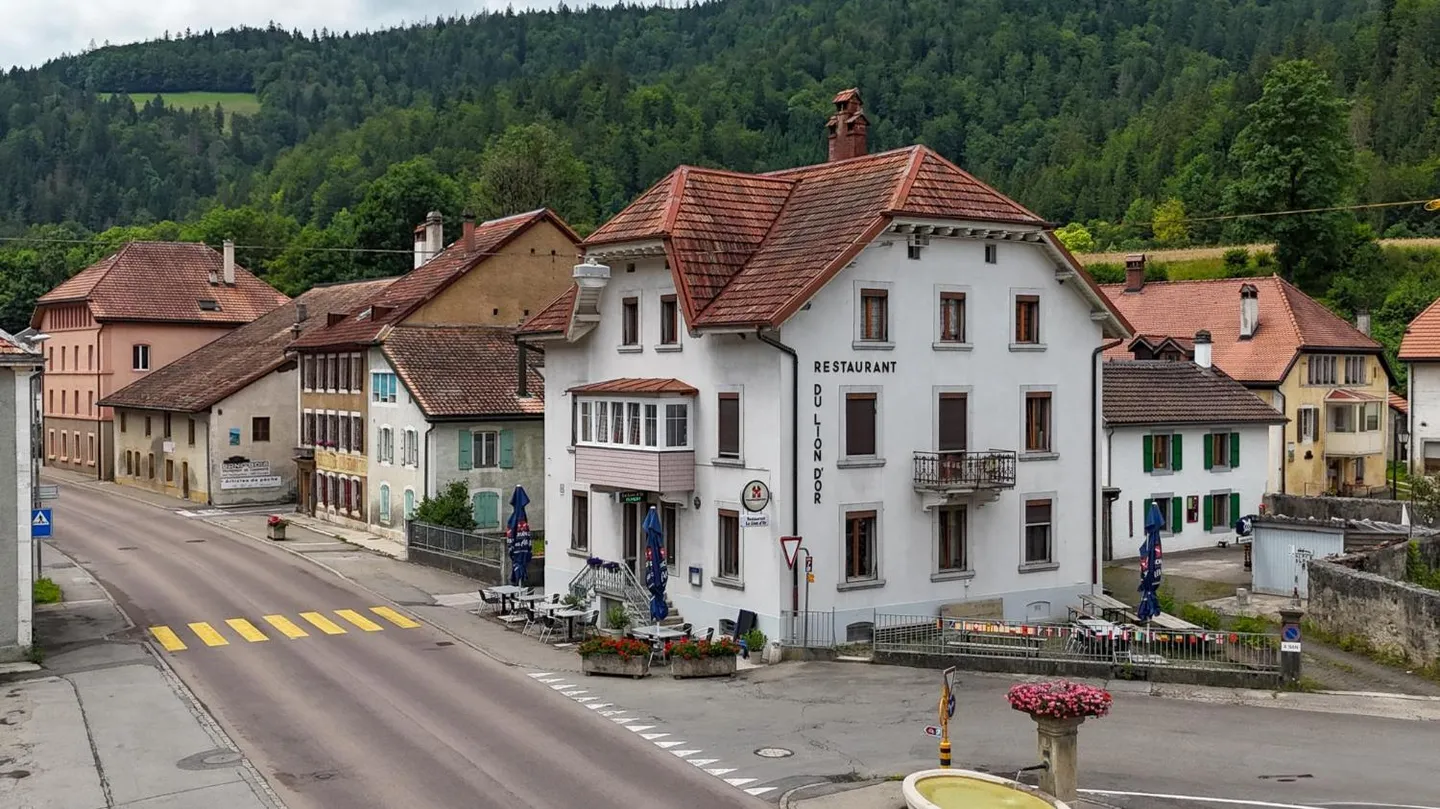 Real estate with restaurant and 5 apartments, net yield >5% - Photo 1 of 8