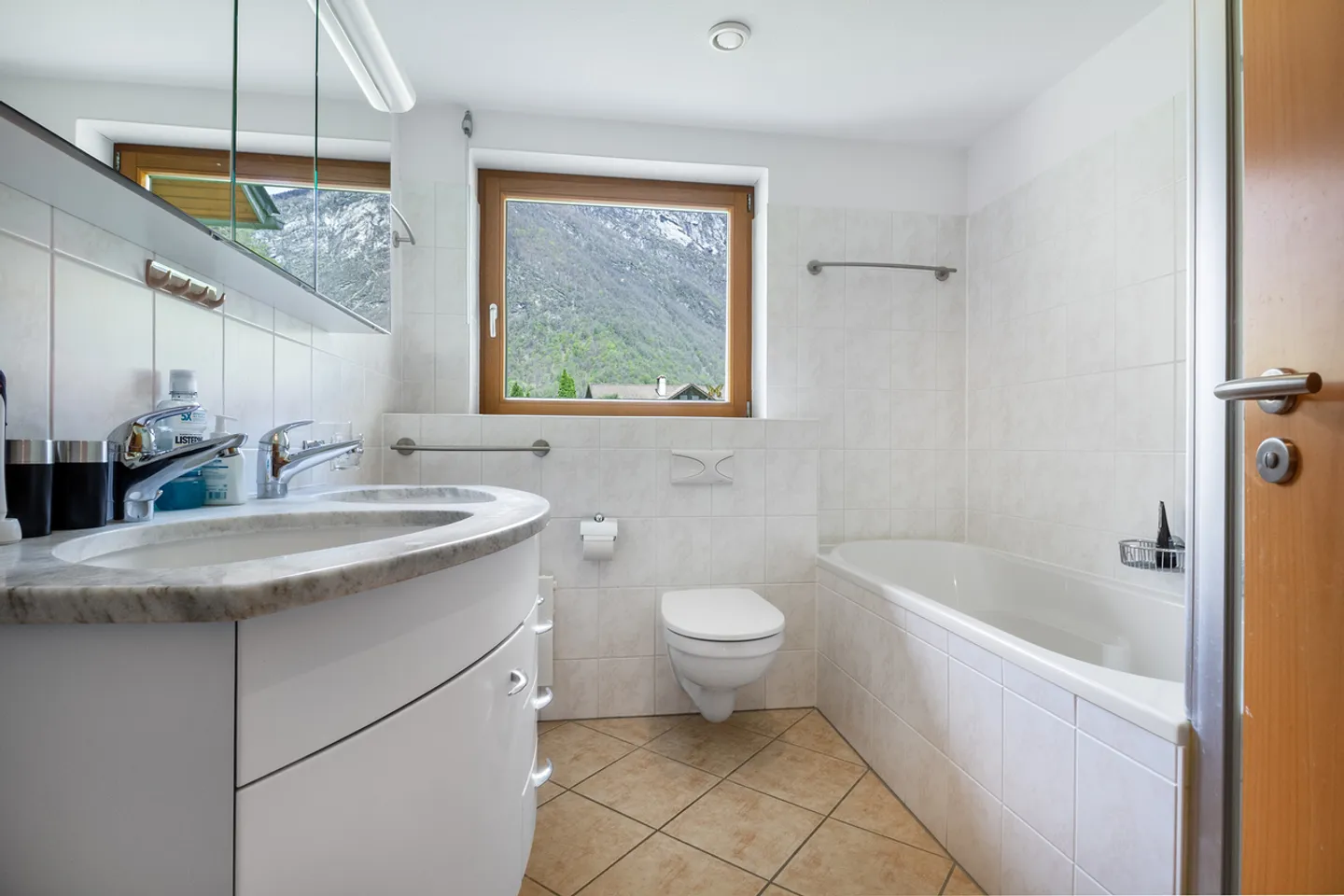 Comfortable second home with private garden - Photo 10 of 13