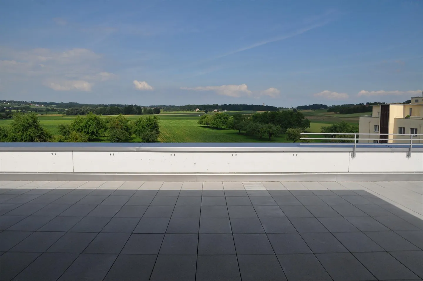 Modern 3.5-room penthouse apartment in Minergie house - Photo 1 of 8