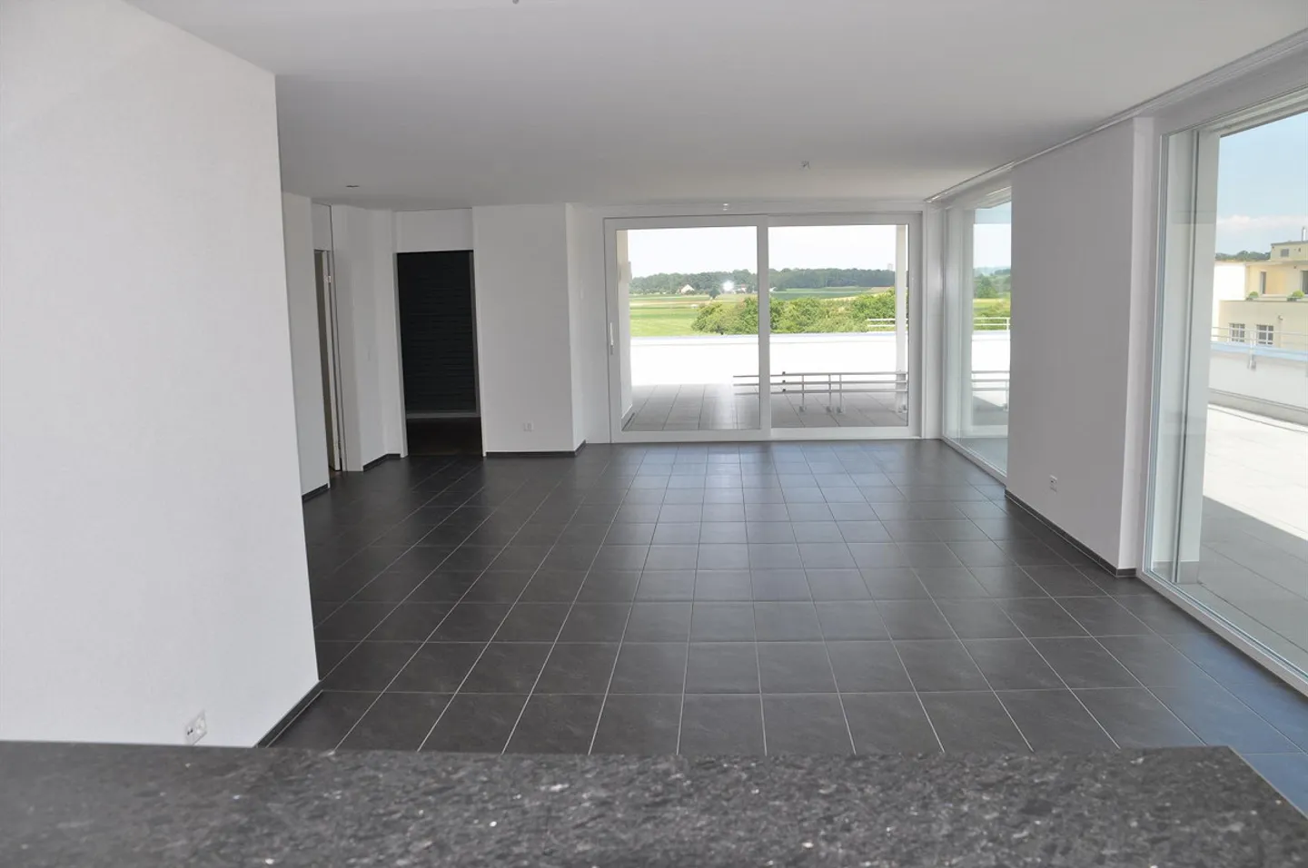 Modern 3.5-room penthouse apartment in Minergie house - Photo 3 of 8