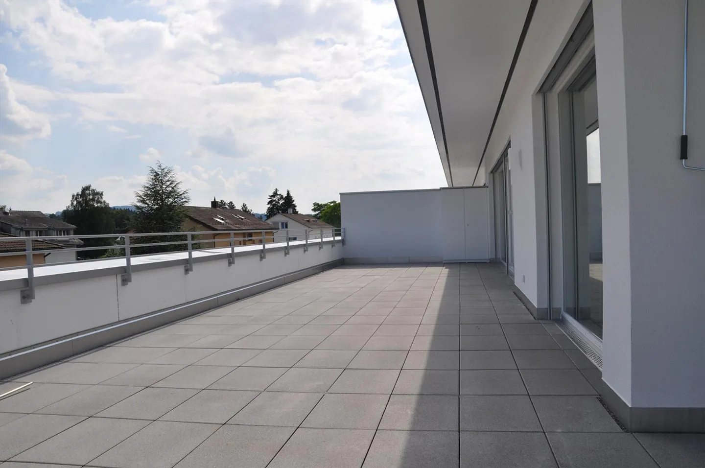 Modern 3.5-room penthouse apartment in Minergie house - Photo 7 of 8