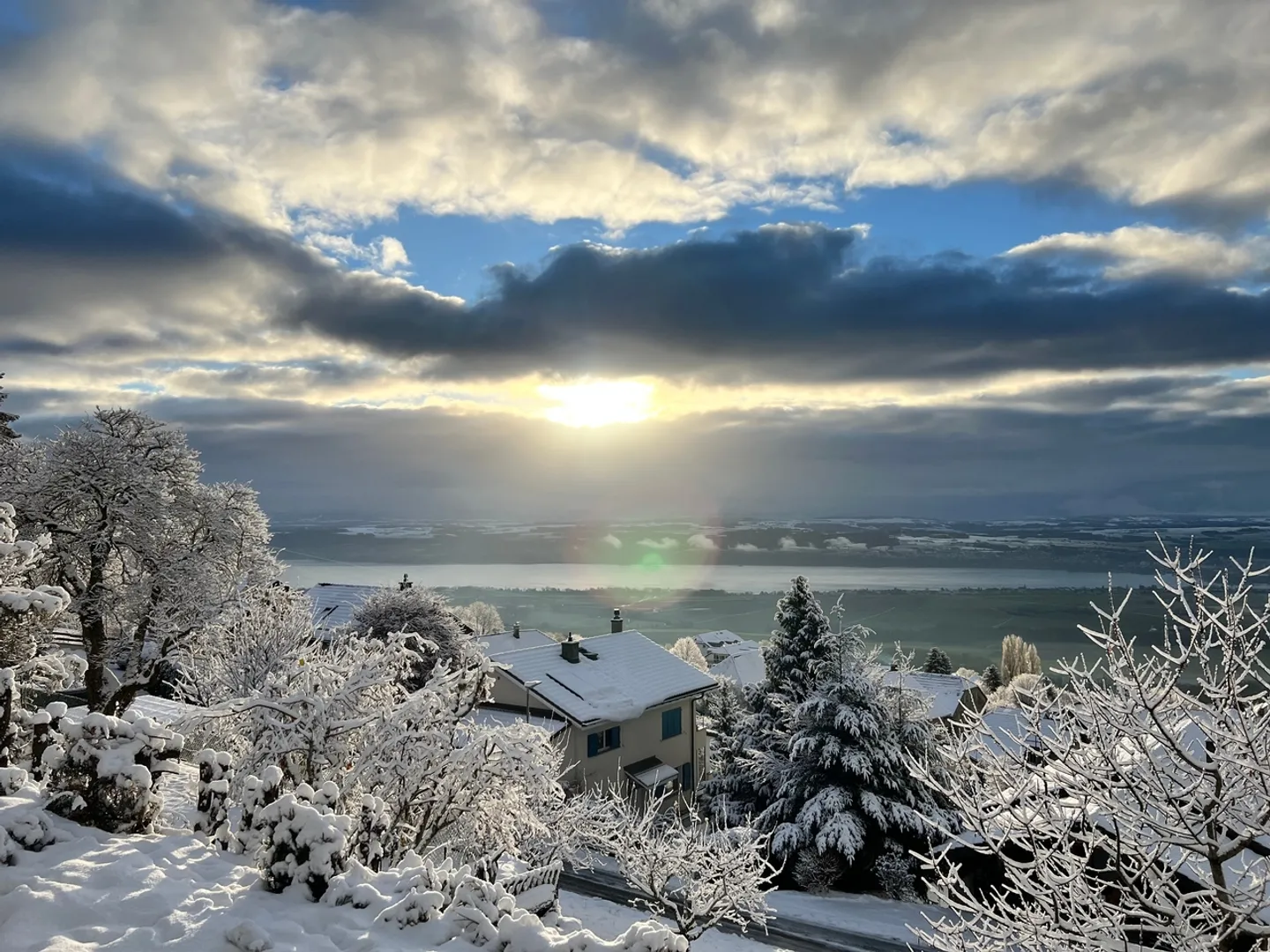 Affascinante casa indipendente di 5,5 locali con piscina, vista eccezionale e grande giardino a Villars-Burquin (Tévenon VD) - Foto 10 di 12