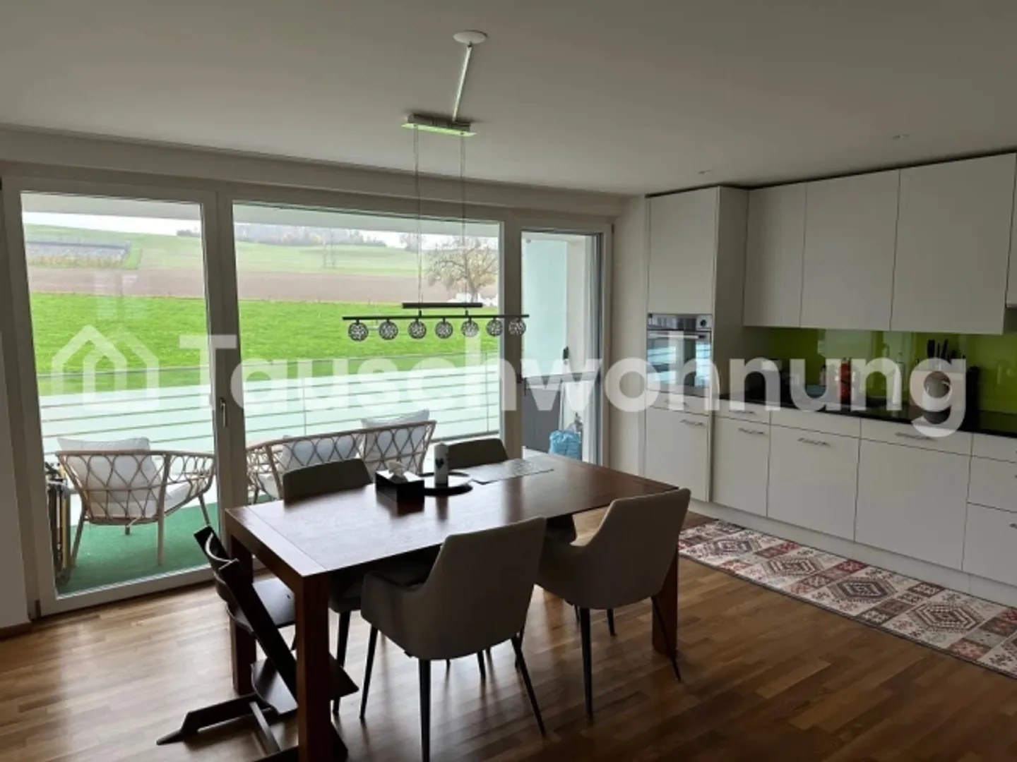 Appartamento luminoso di 4,5 stanze con vista sul verde ad Aesch - Foto 2 di 12