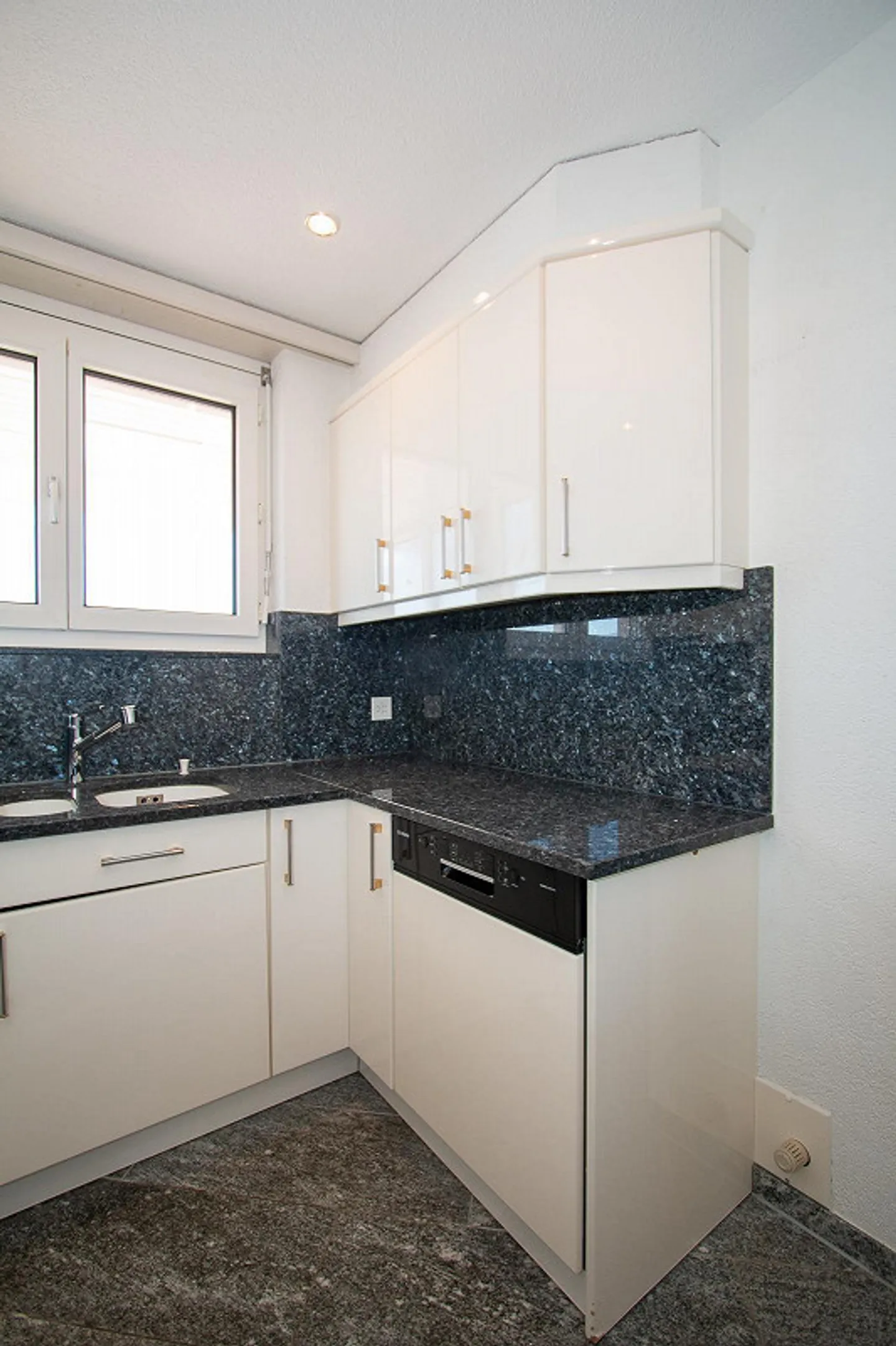 Penthouse apartment in a quiet, sunny location with the best view - Photo 4 of 21