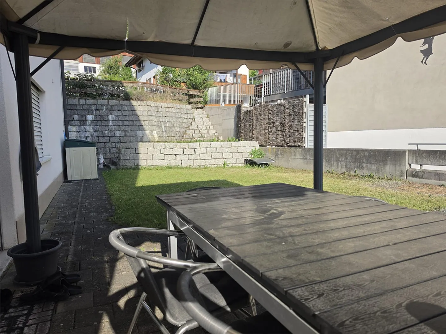 Geräumige Wohnung mit Terrasse - Foto 2 von 4