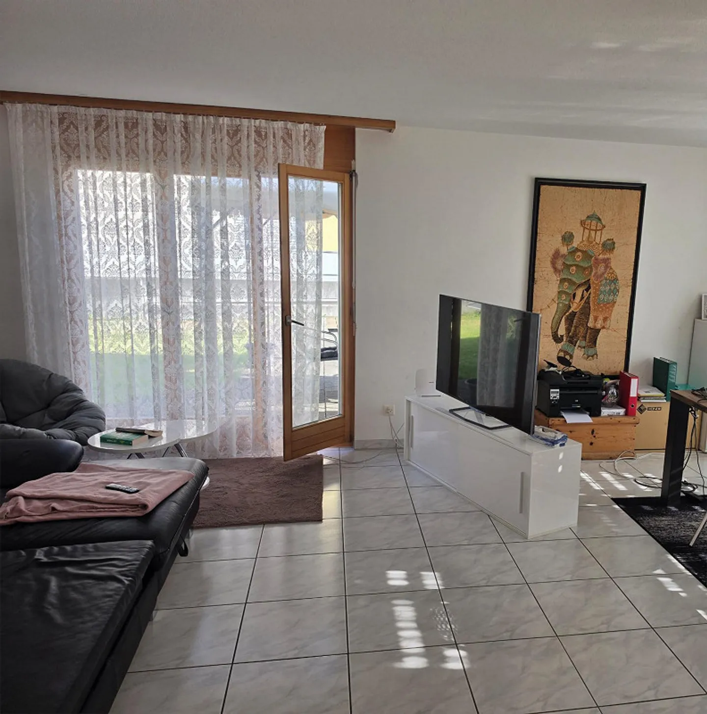 Geräumige Wohnung mit Terrasse - Foto 3 von 4
