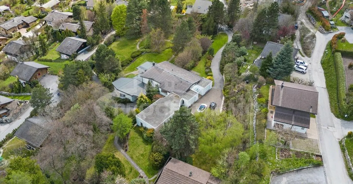 Propriété spacieuse avec piscine - Photo 2 sur 11