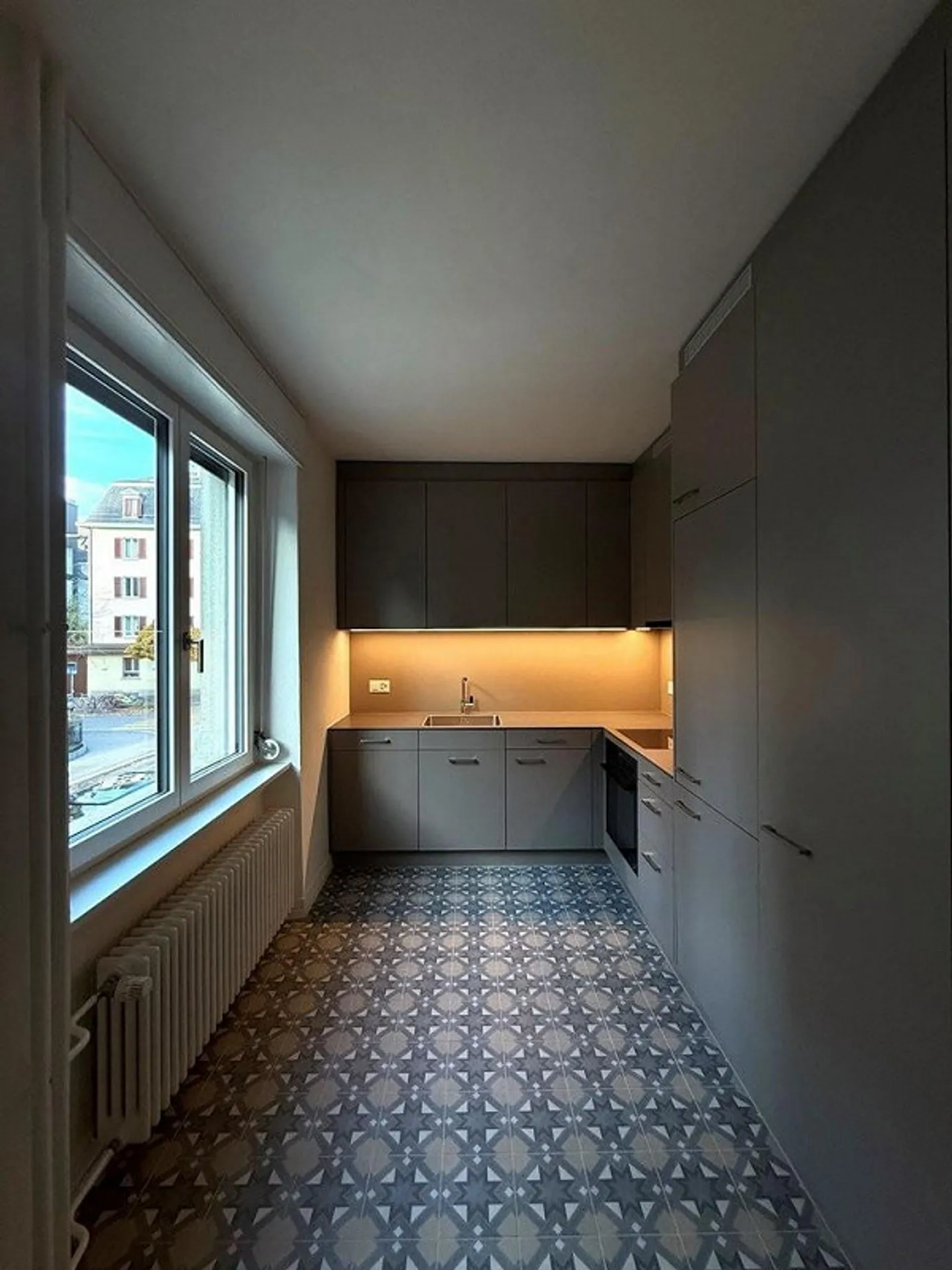 Newly renovated 4-room apartment for rent in Zurich Wiedikon - Photo 2 of 10