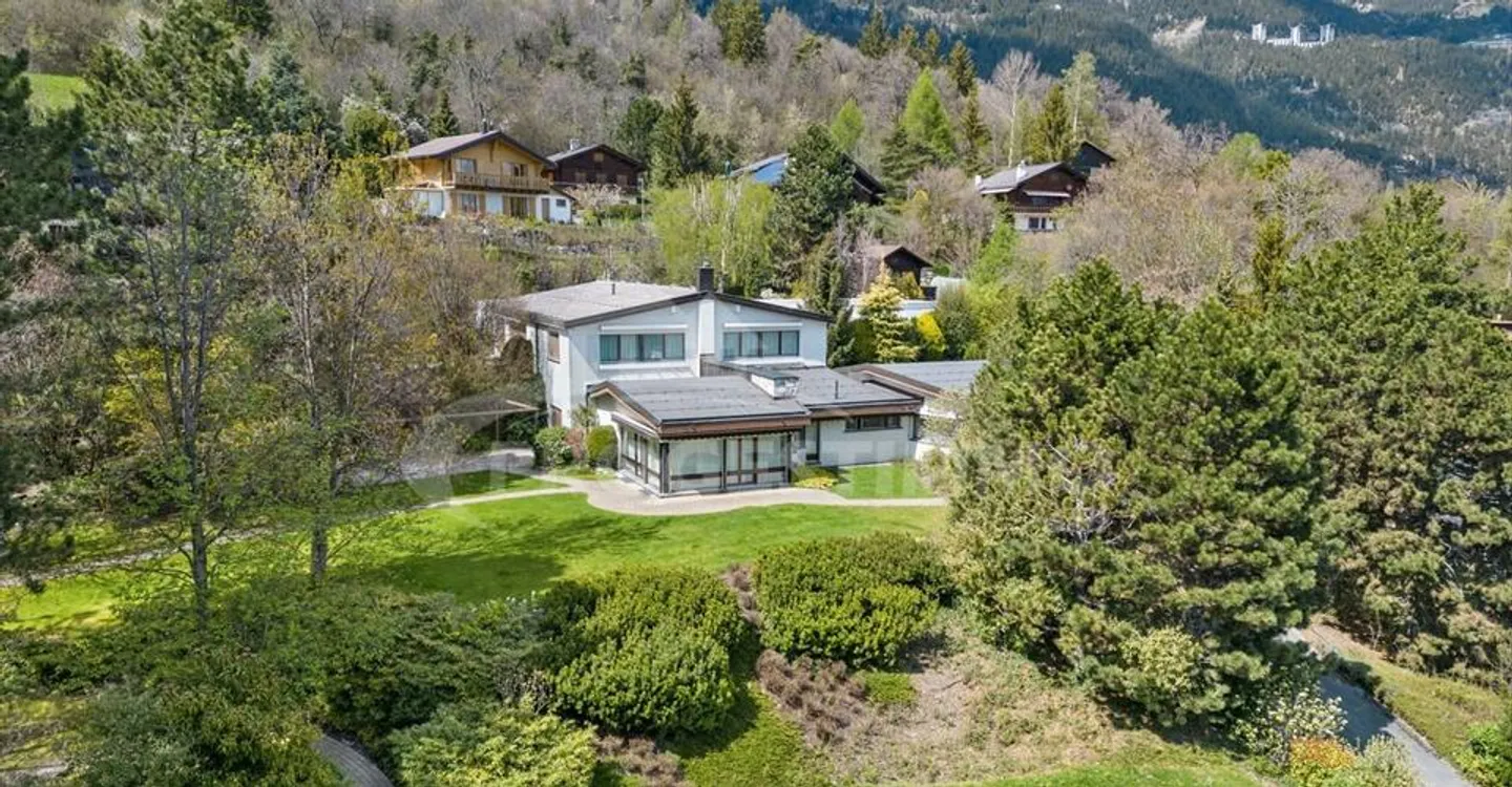 Propriété spacieuse avec piscine - Photo 4 sur 11