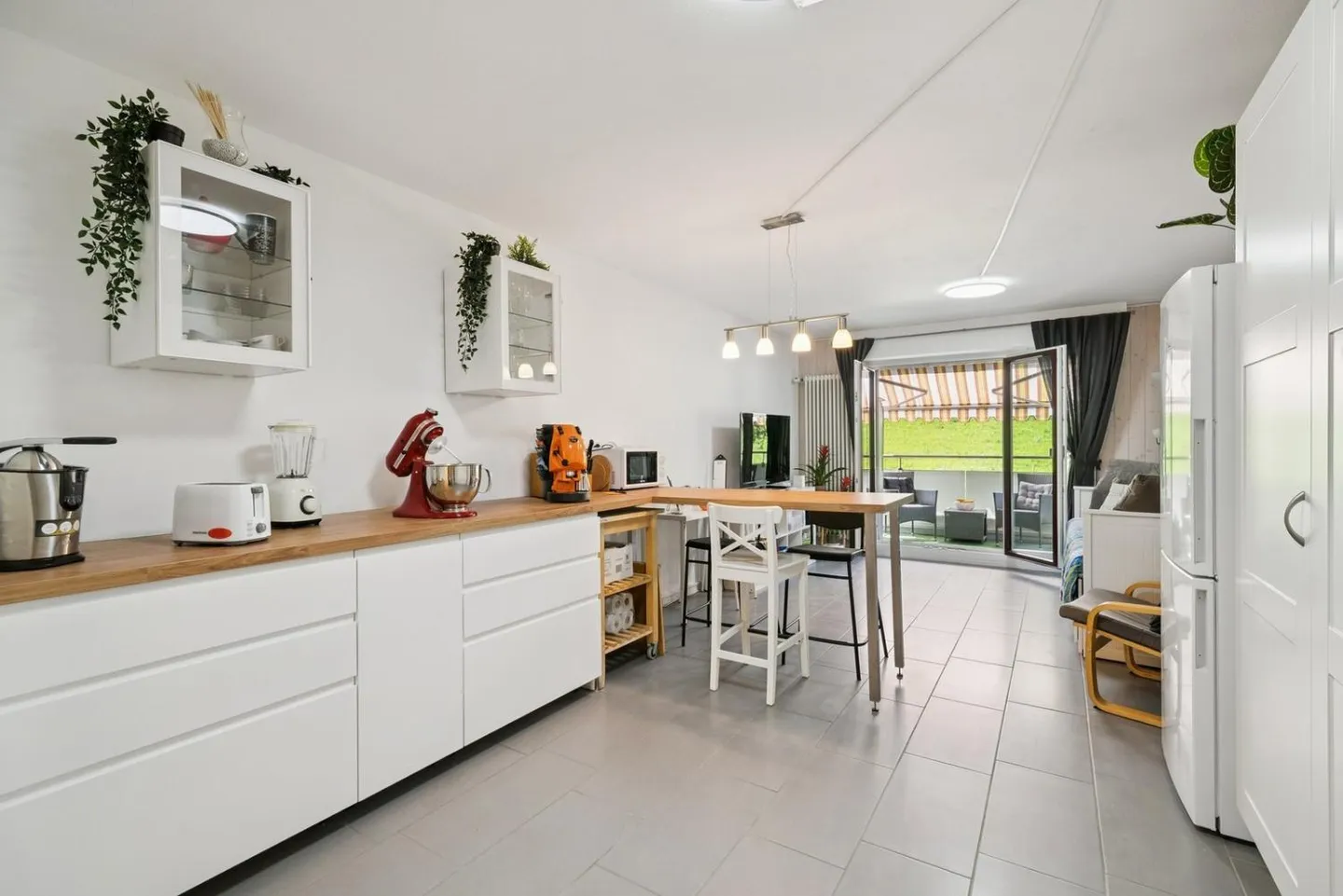 Two and a half room apartment with two bathrooms and passage - Photo 2 of 11