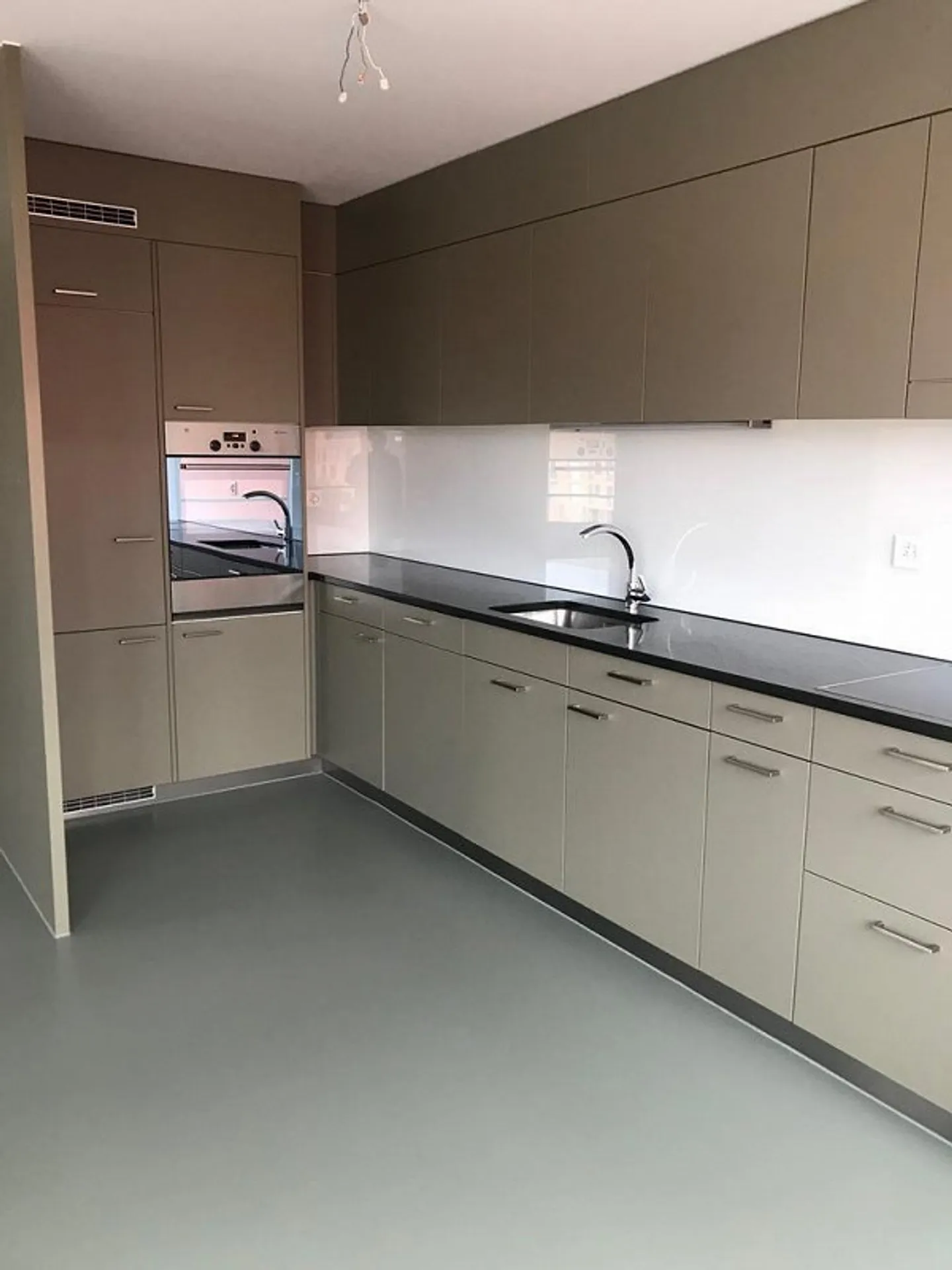Modernes 3.5-Zimmer-Apartment - Foto 2 von 8