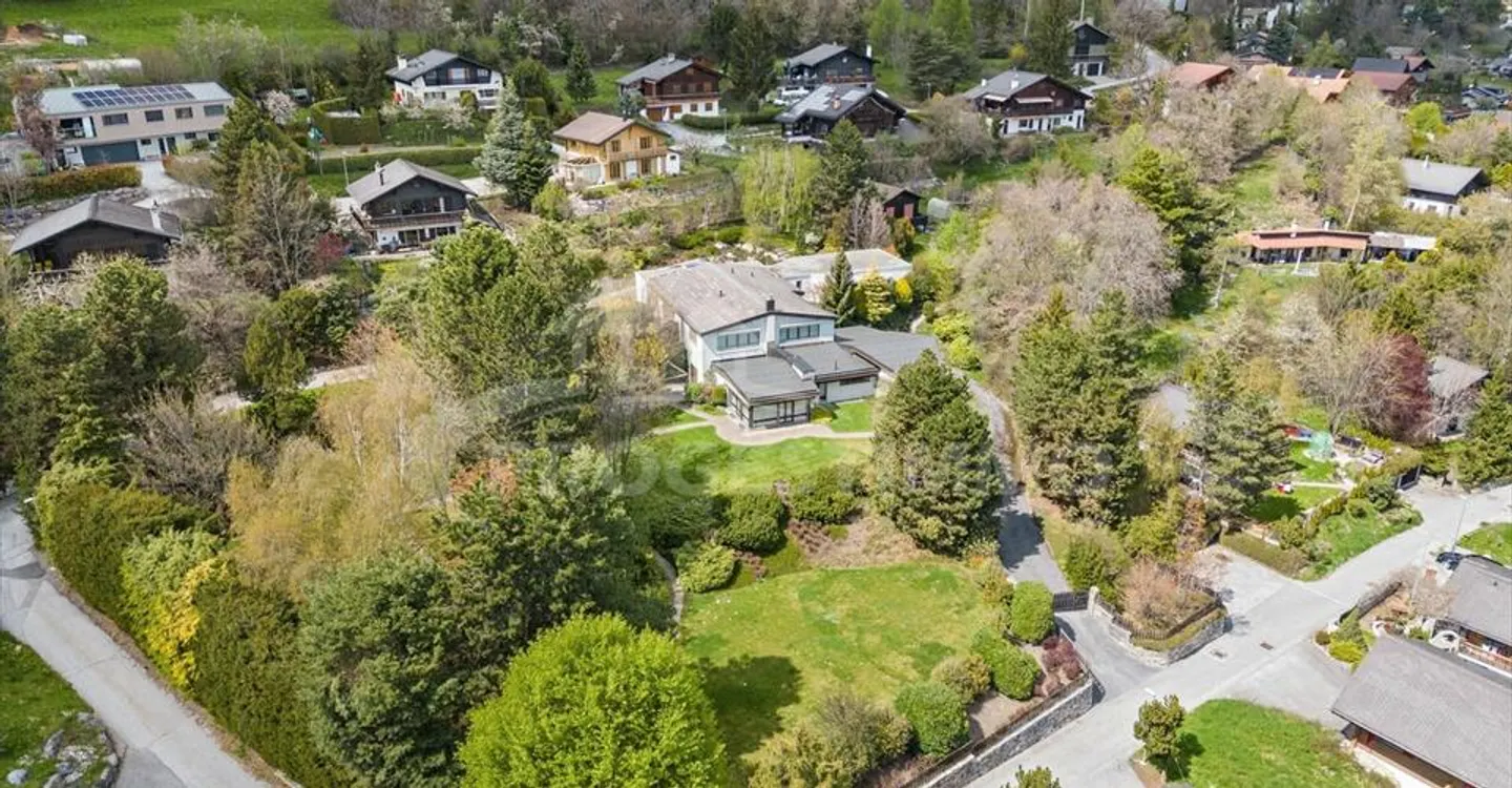 Propriété spacieuse avec piscine - Photo 8 sur 11