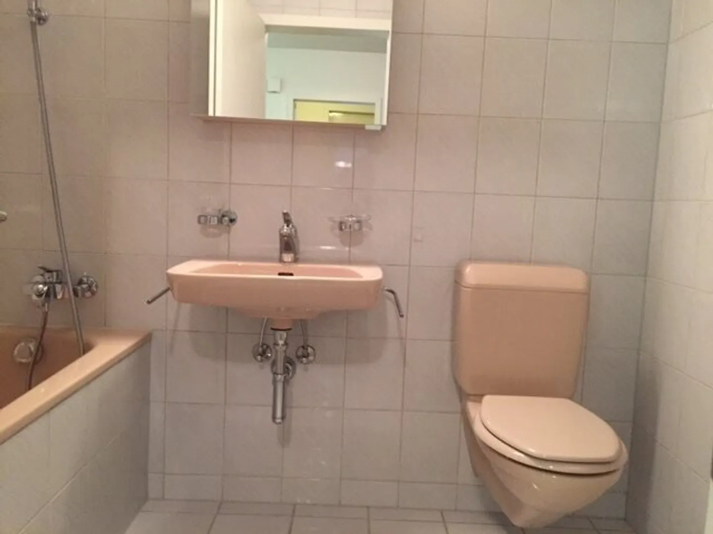 Beautiful 2.5 room apartment with garden seating area! - Photo 5 of 6