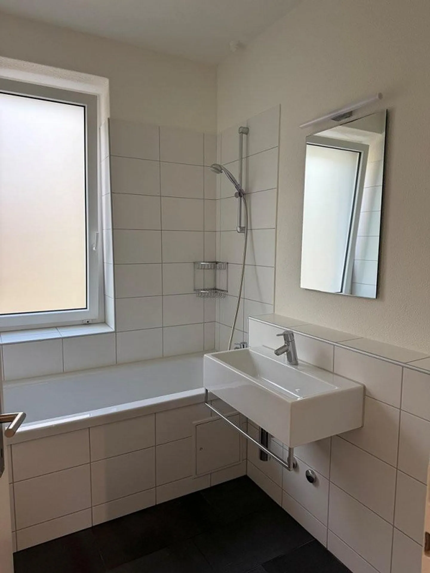 Newly renovated 4-room apartment for rent in Zurich Wiedikon - Photo 8 of 10