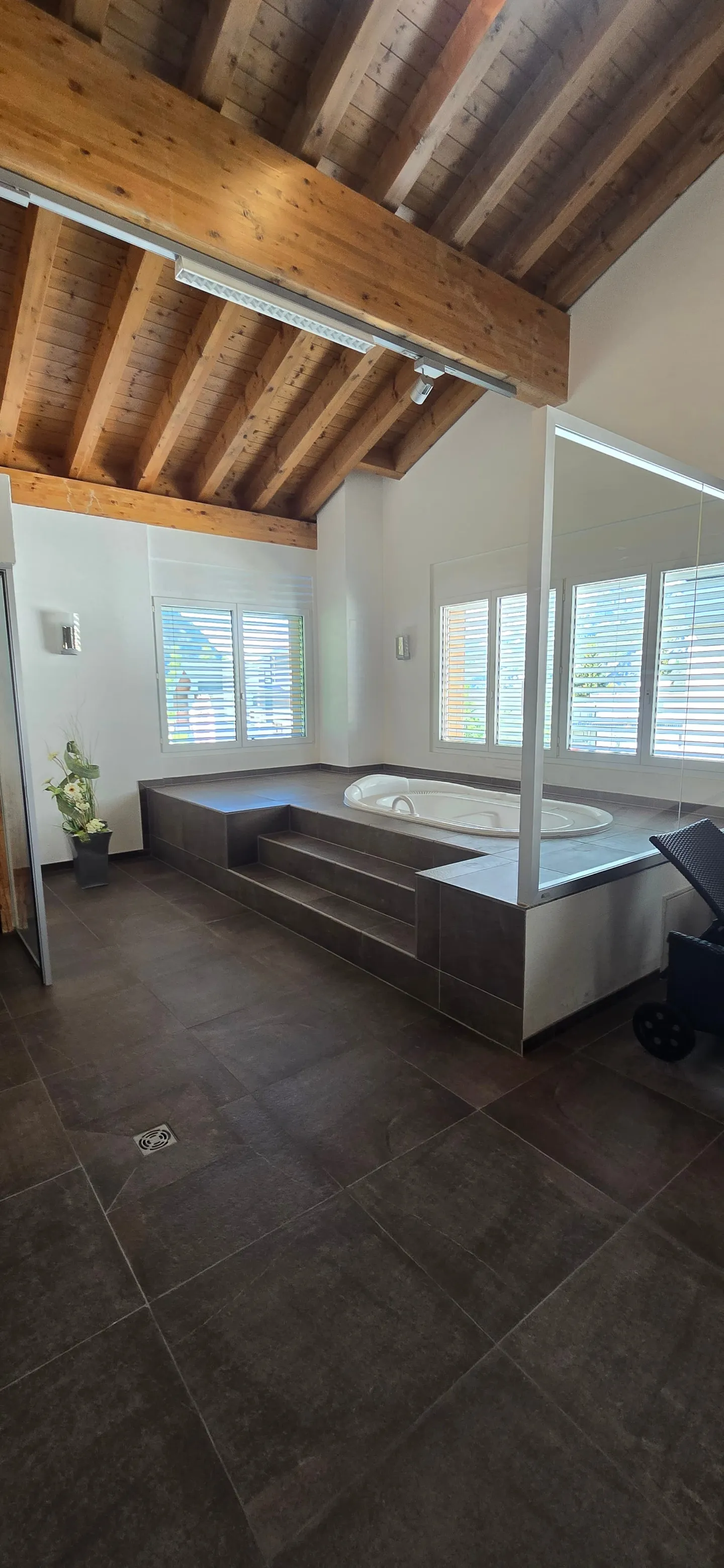 Elegant Apartment with Alpine Views - Photo 11 of 11