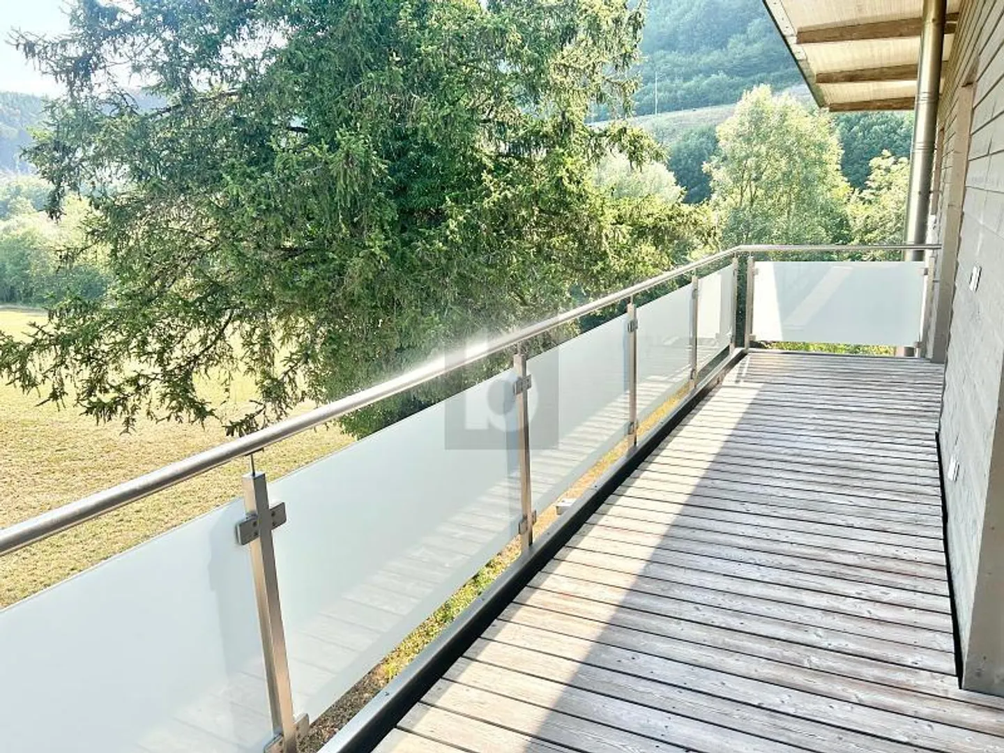 HOCHWERTIGE TERRASSENOASE MIT VIEL LICHT! - Foto 2 di 6
