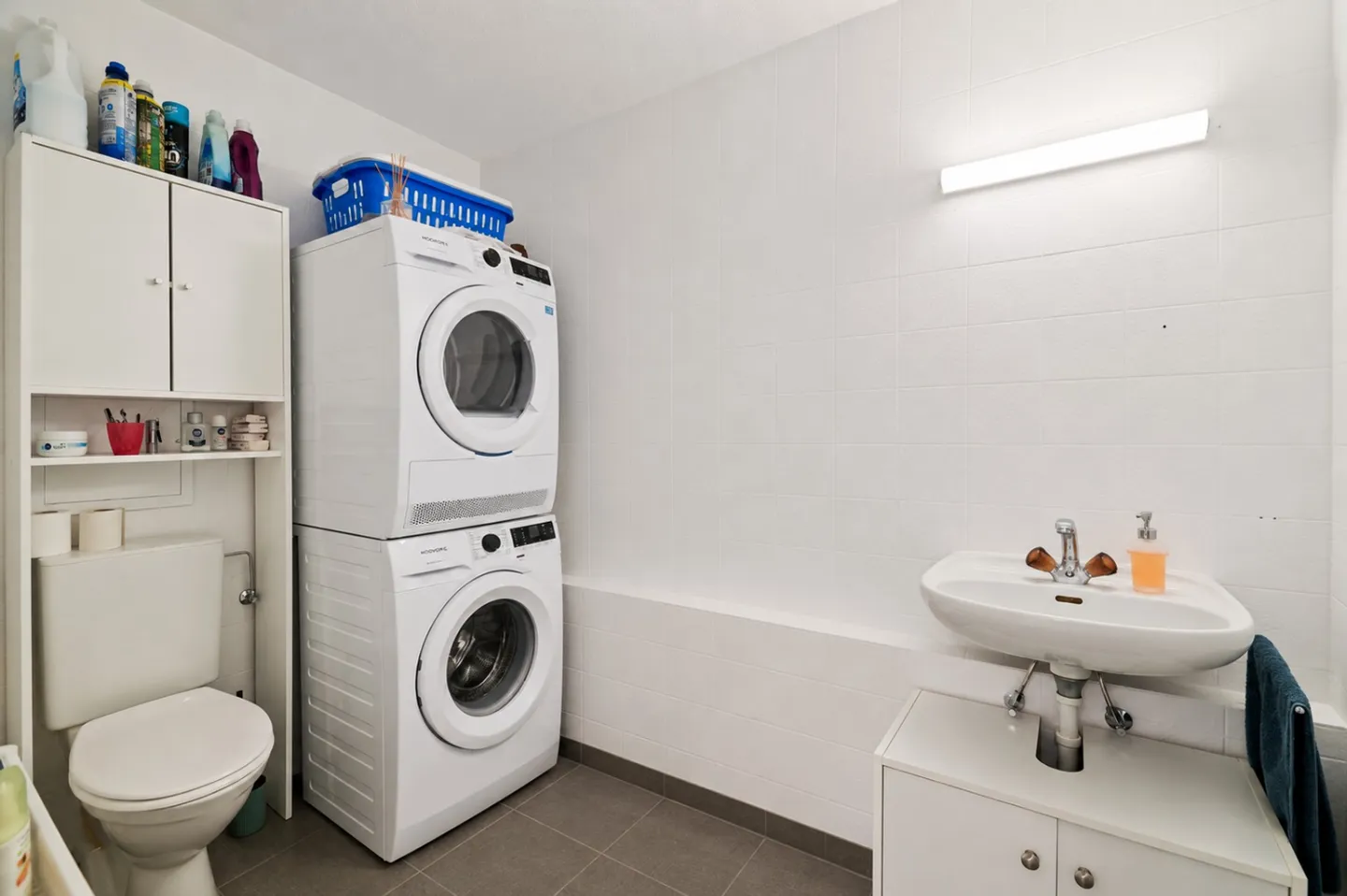 Two and a half room apartment with two bathrooms and passage - Photo 8 of 11