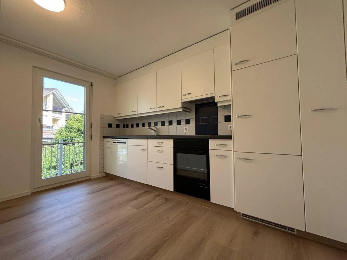 Appartement familial fraîchement rénové de 4 ½ pièces - Photo 7 sur 8