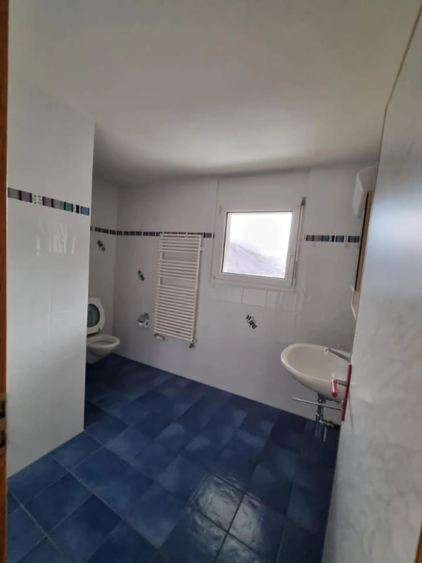 2.5 Room Apartment - Photo 3 of 3