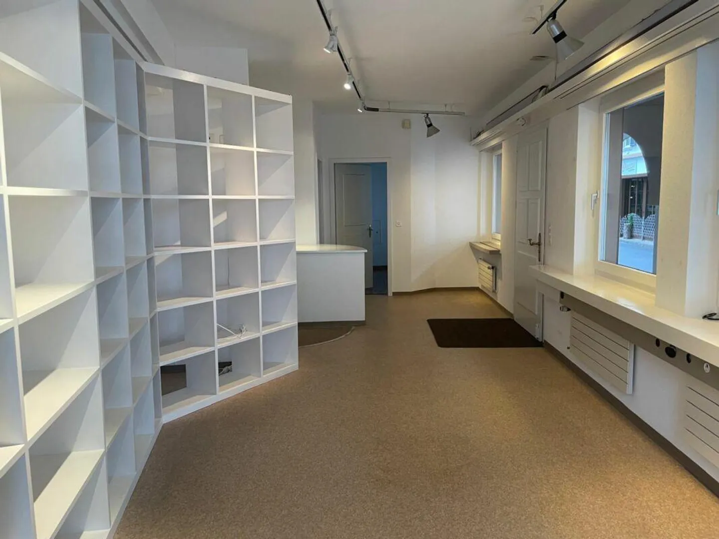 Espace commercial au rez-de-chaussée - Photo 2 sur 14