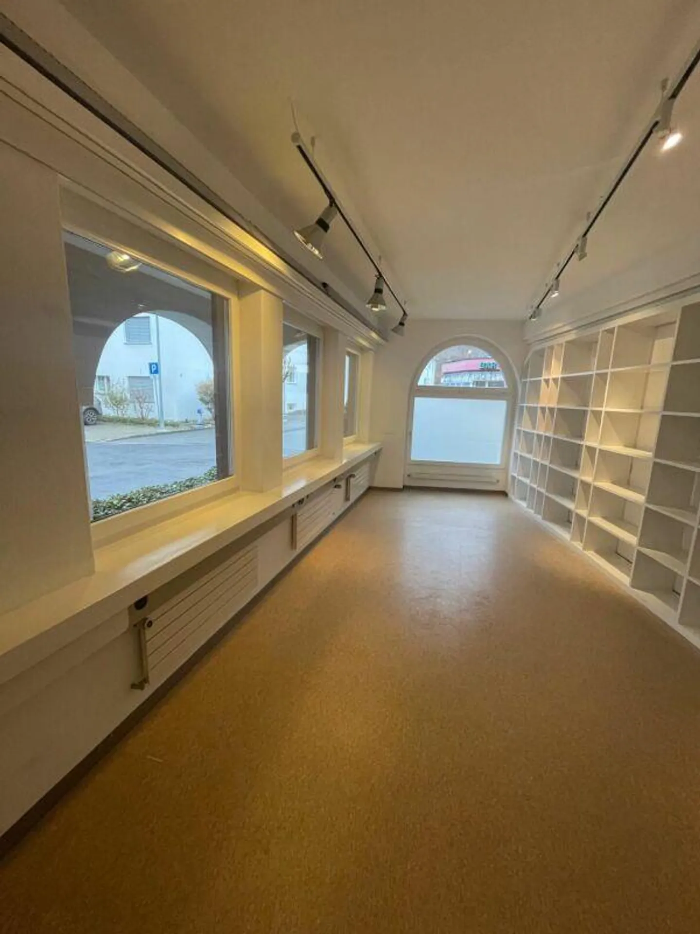 Espace commercial au rez-de-chaussée - Photo 3 sur 14