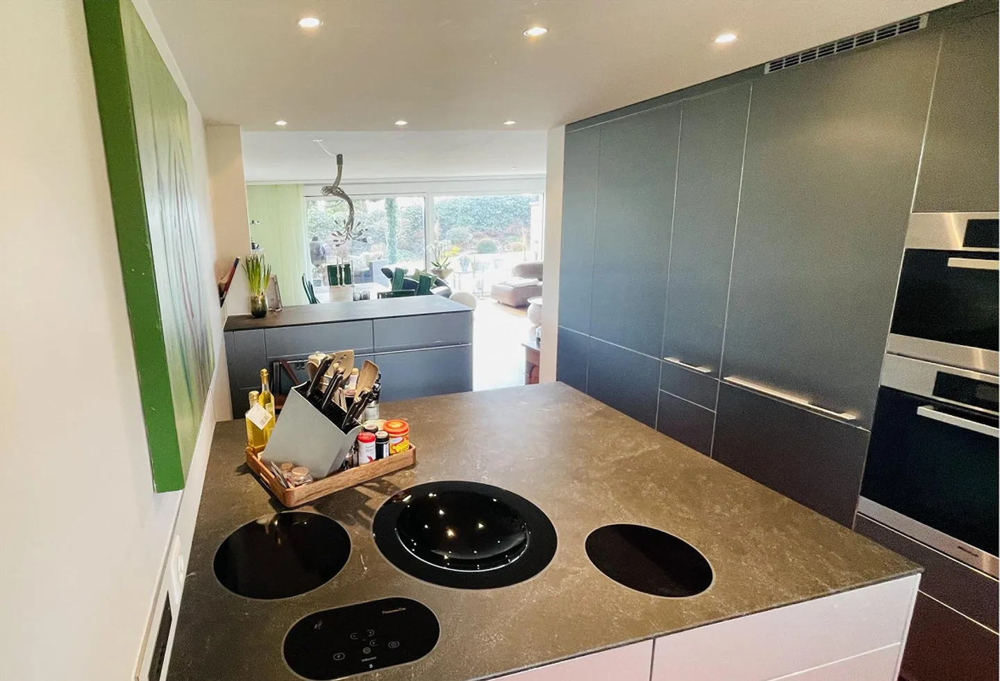 Maison mitoyenne exclusive de 6,5 pièces à Brütten, ensoleillée et fiscalement avantageuse - Photo 4 sur 17