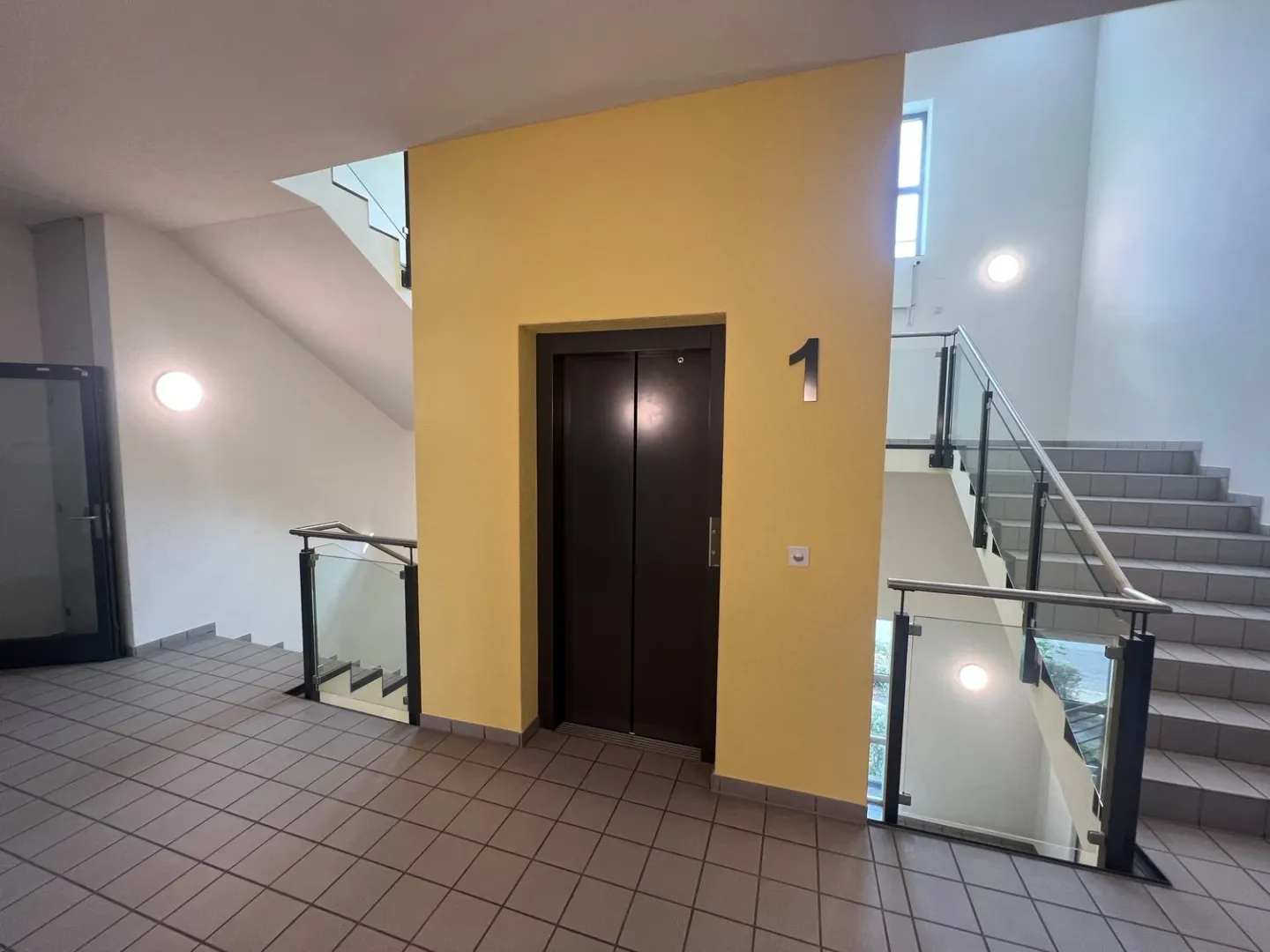 Spazio commerciale esclusivo in posizione centrale - La tua chiave per il successo! - Foto 27 di 28