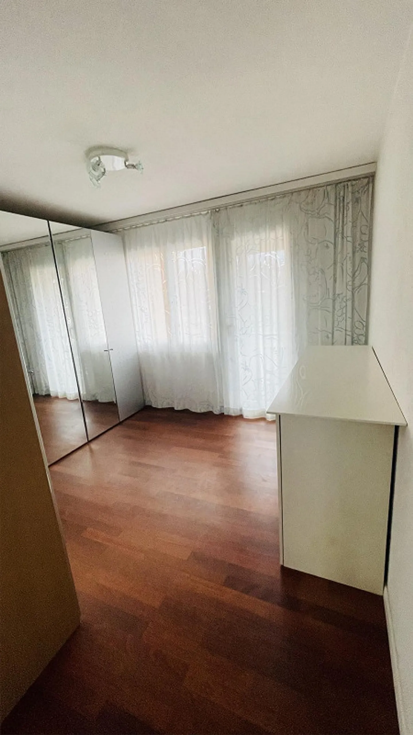 Maison mitoyenne exclusive de 6,5 pièces à Brütten, ensoleillée et fiscalement avantageuse - Photo 6 sur 17