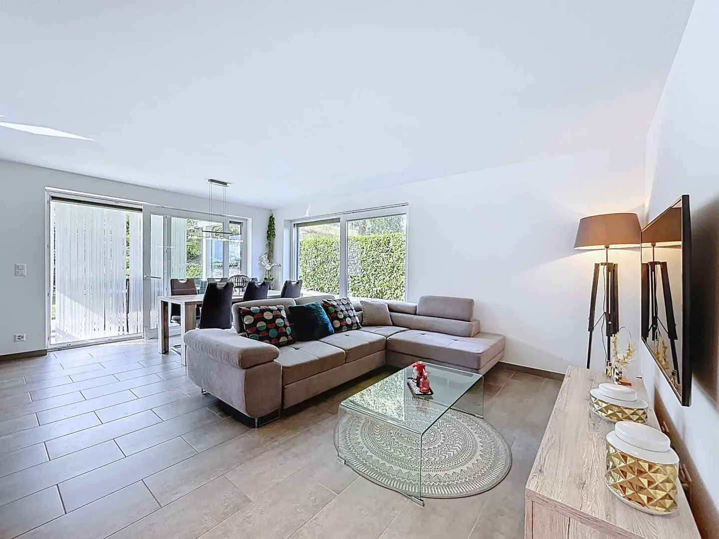 Einzelvilla mit 5,5 Zimmern in einer ruhigen Nachbarschaft in einer Sackgasse - Foto 5 von 13