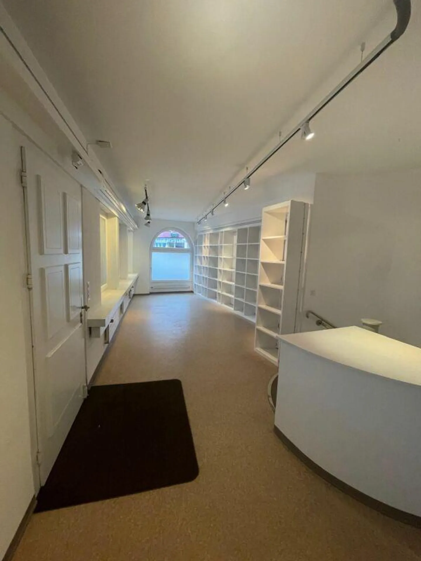 Espace commercial au rez-de-chaussée - Photo 4 sur 14