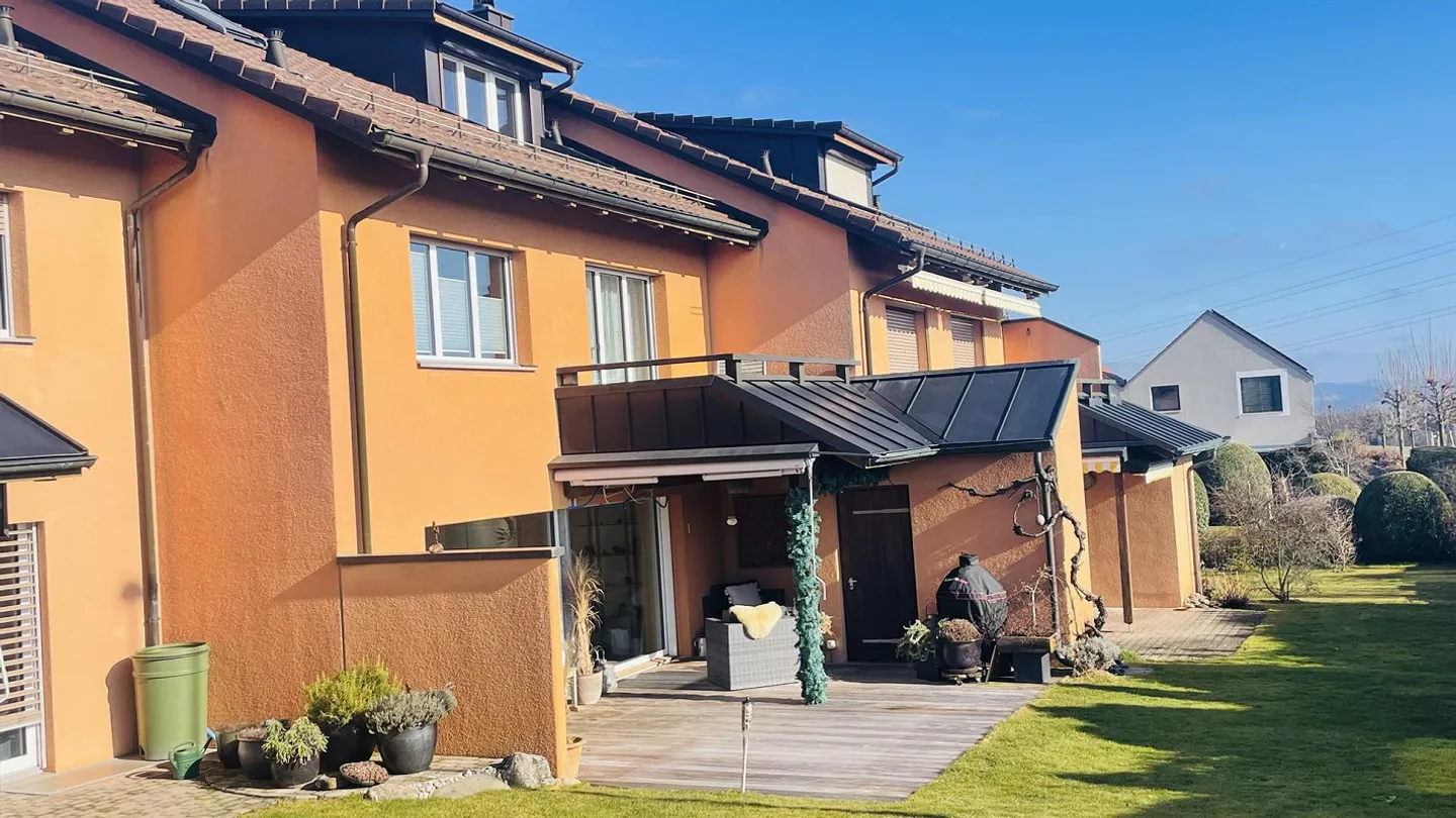 Maison mitoyenne exclusive de 6,5 pièces à Brütten, ensoleillée et fiscalement avantageuse - Photo 12 sur 17
