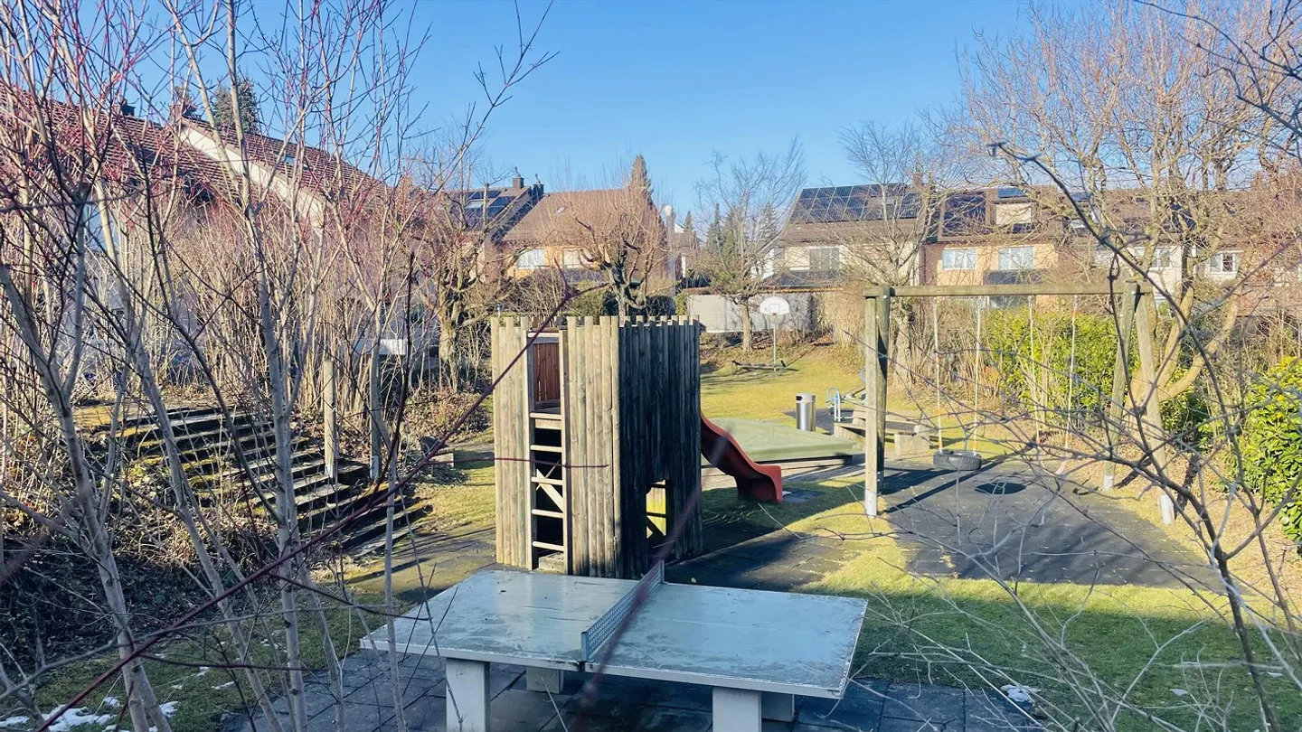 Maison mitoyenne exclusive de 6,5 pièces à Brütten, ensoleillée et fiscalement avantageuse - Photo 15 sur 17