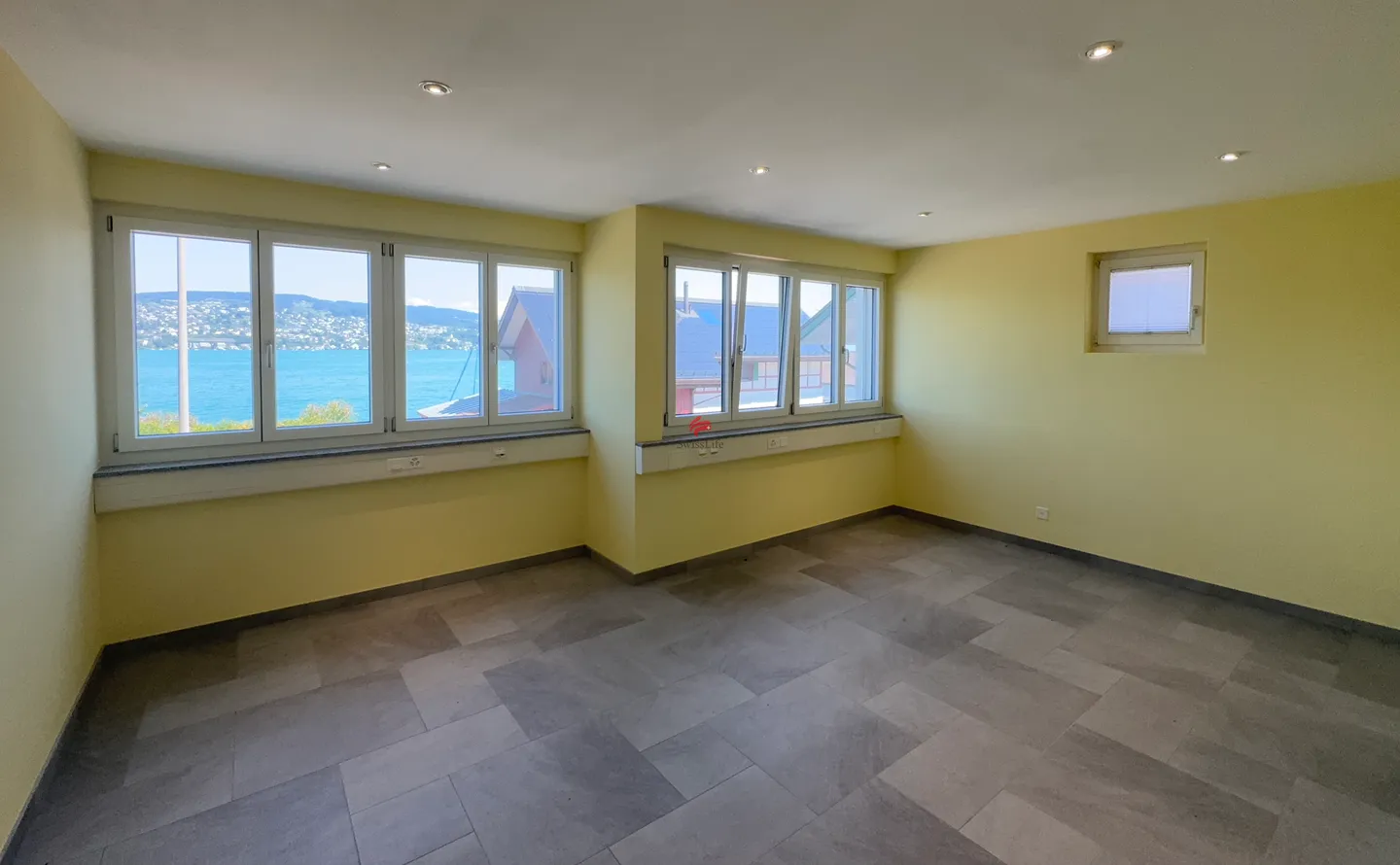 Immeuble résidentiel et commercial avec vue sur le lac et potentiel de développement - Photo 5 sur 9