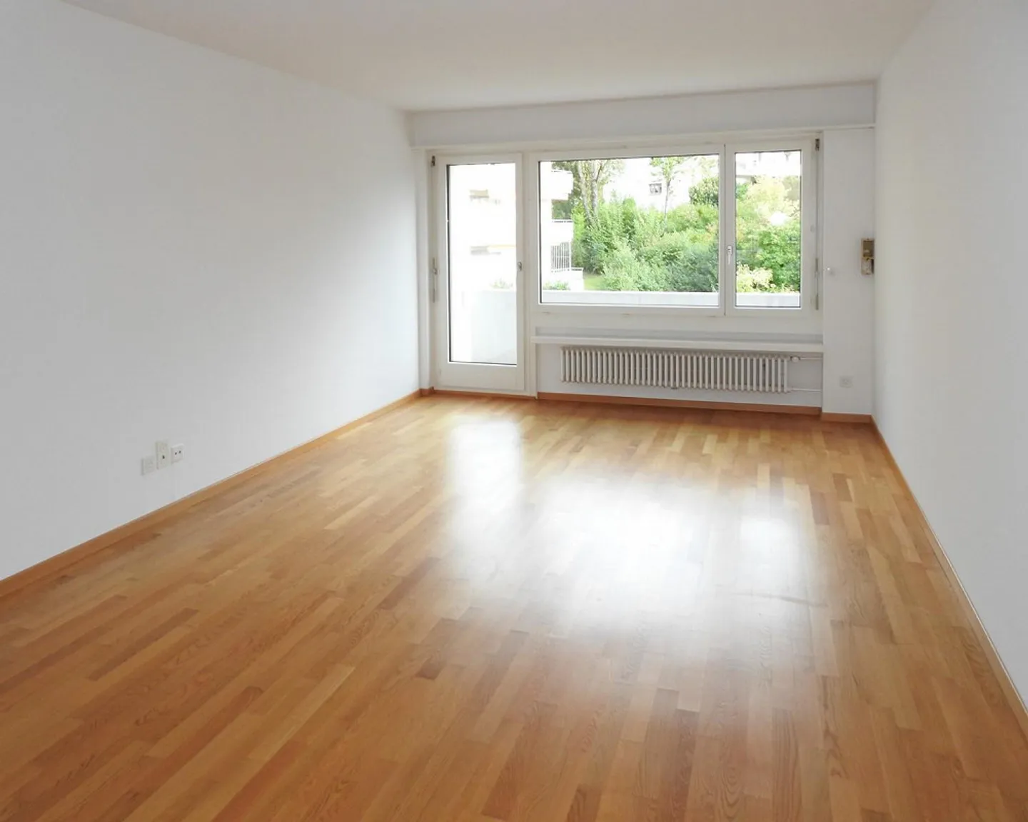 Lichtdurchflutet, geräumig und zentral - Foto 2 von 9