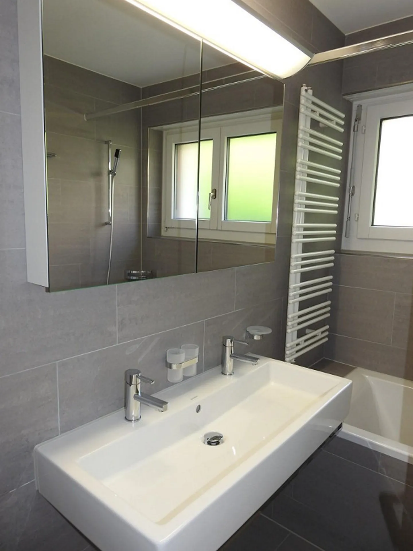 Lichtdurchflutet, geräumig und zentral - Foto 4 von 9