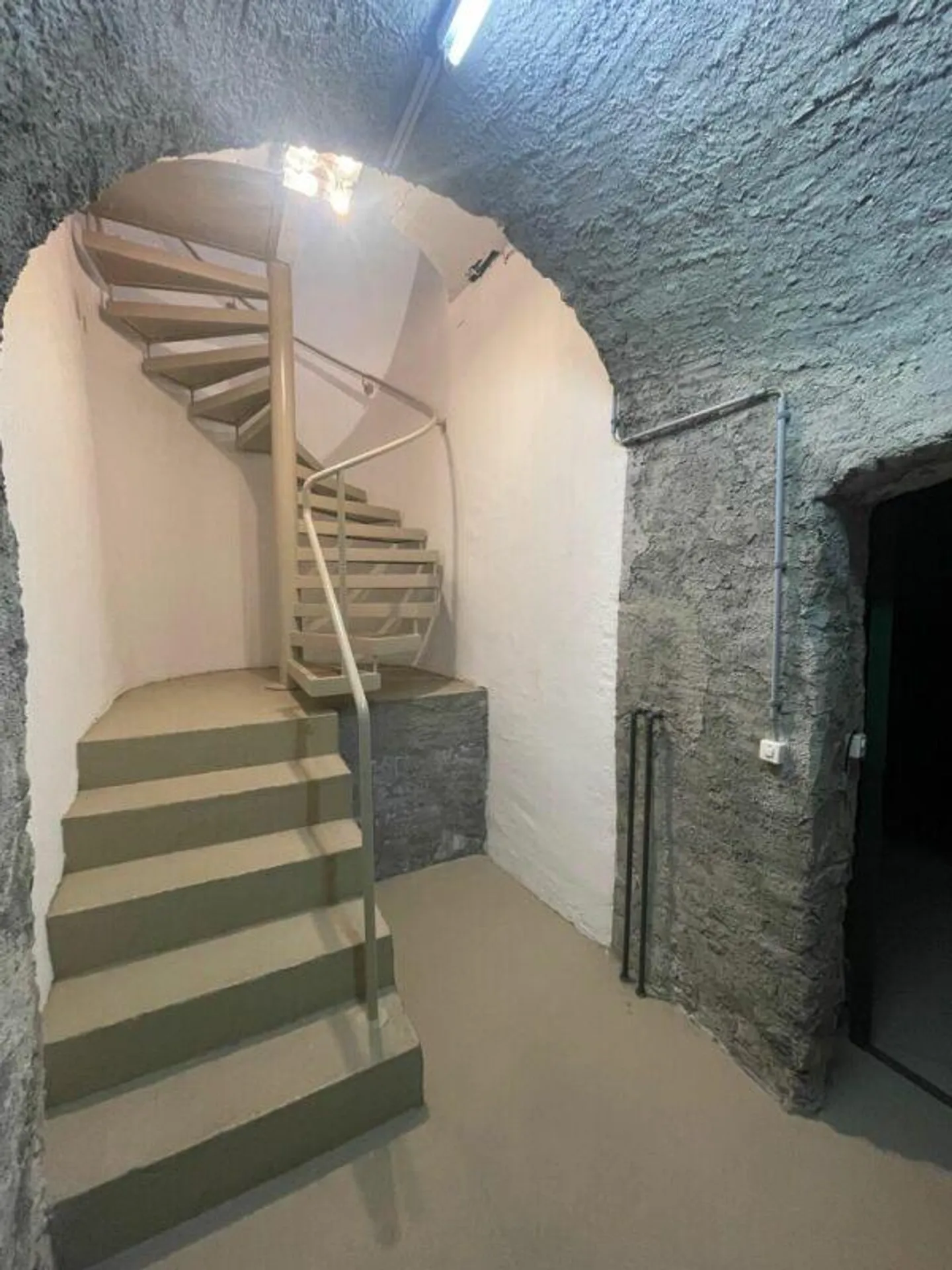 Espace commercial au rez-de-chaussée - Photo 8 sur 14