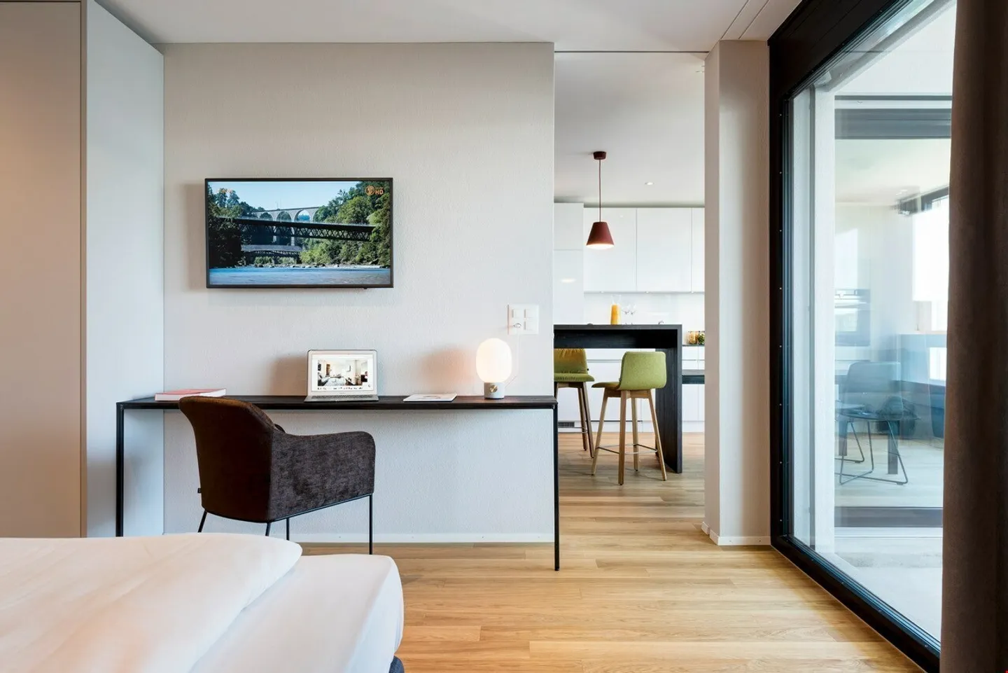 Stylish 2.5-Room Apartment - Photo 3 of 5