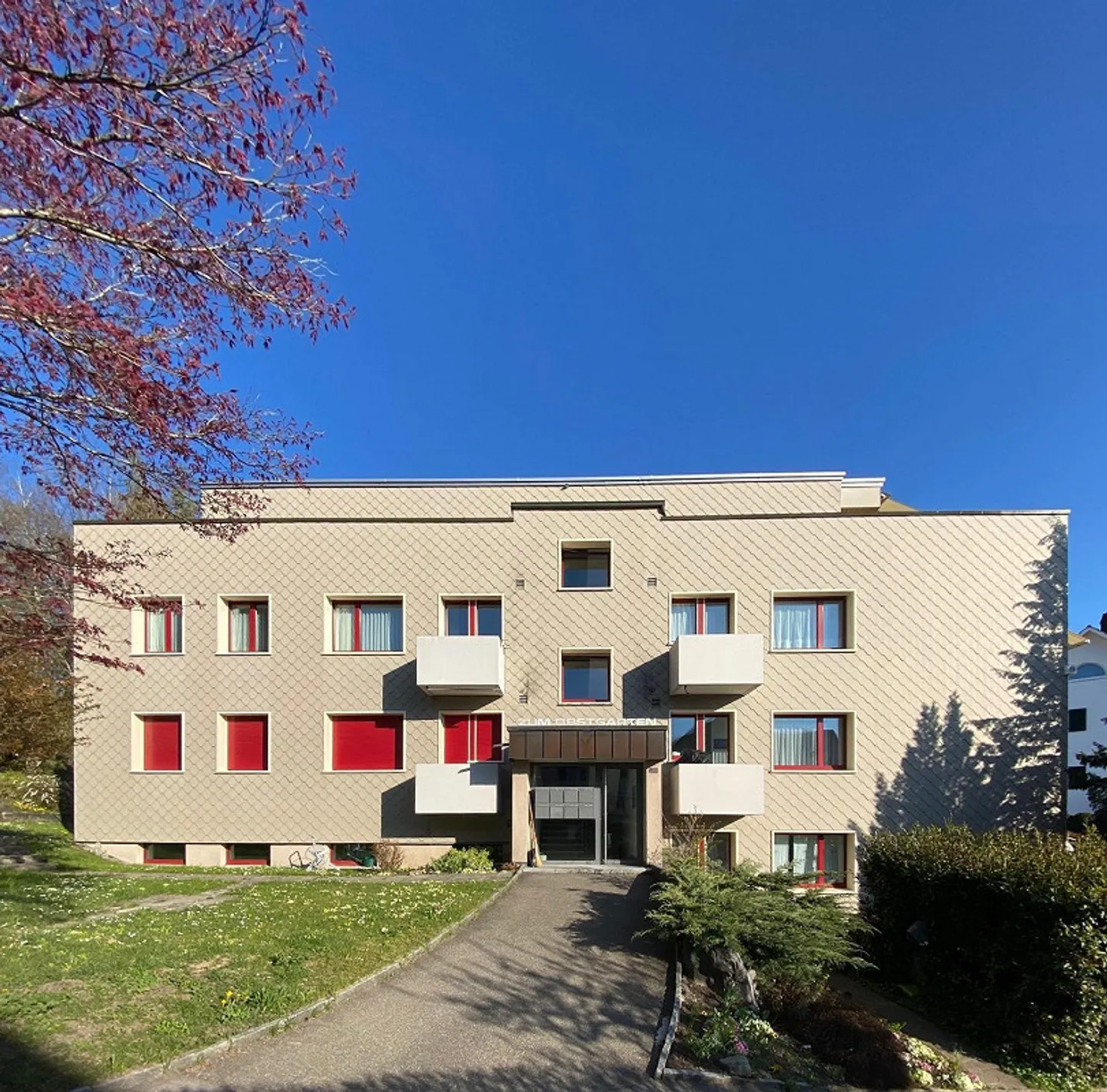 Lichtdurchflutet, geräumig und zentral - Foto 8 von 9