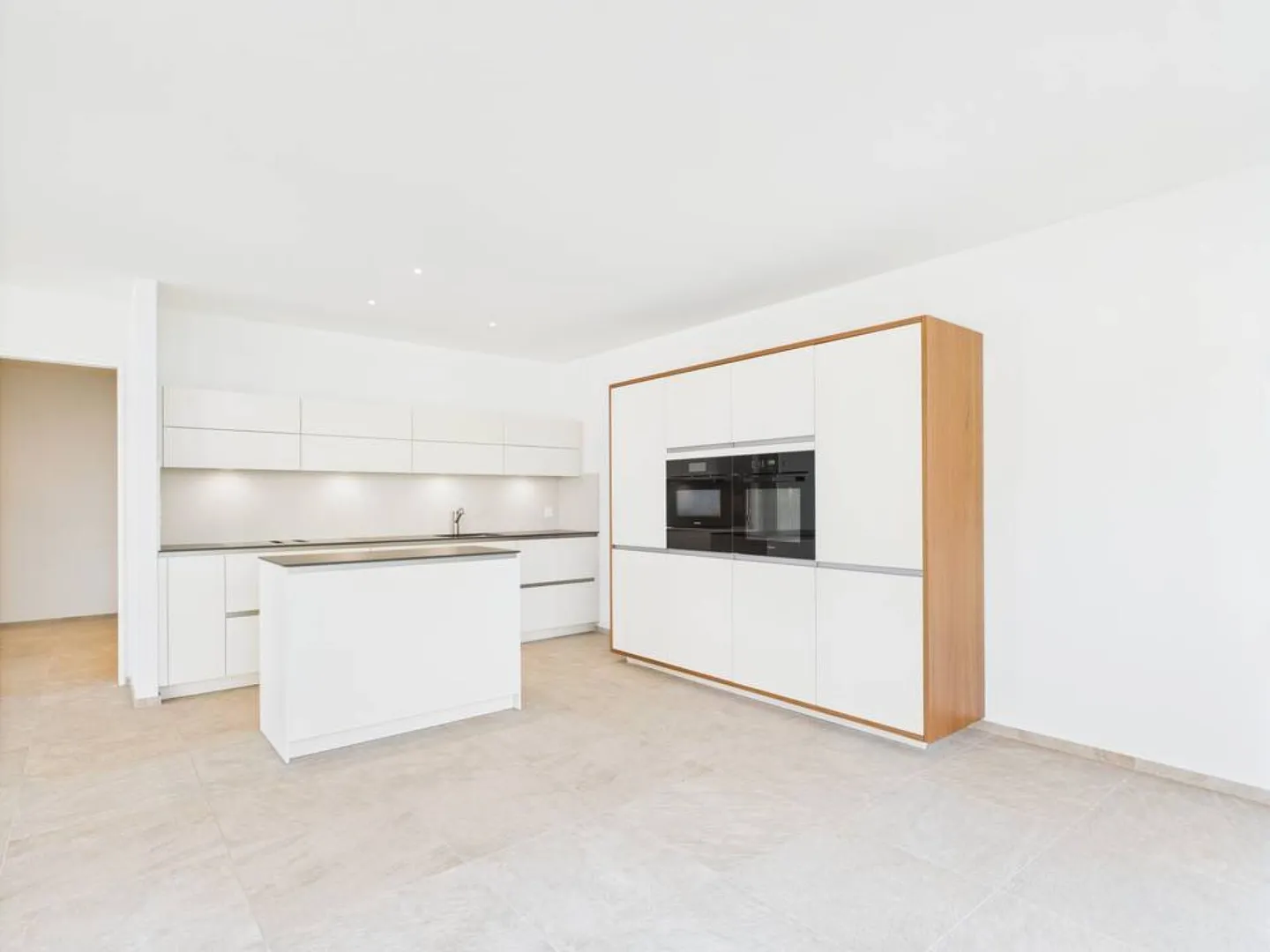 Moderno, luminoso e spazioso - Foto 2 di 11