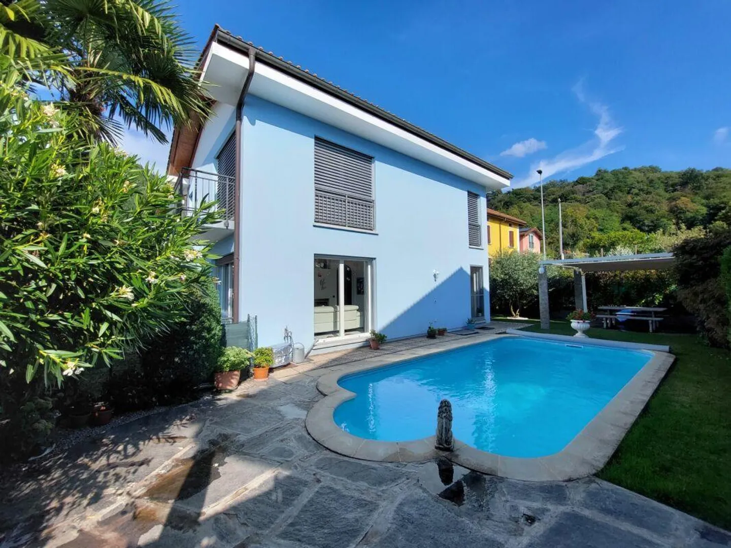 Casa unifamiliare indipendente e ben curata con piscina - Foto 2 di 20