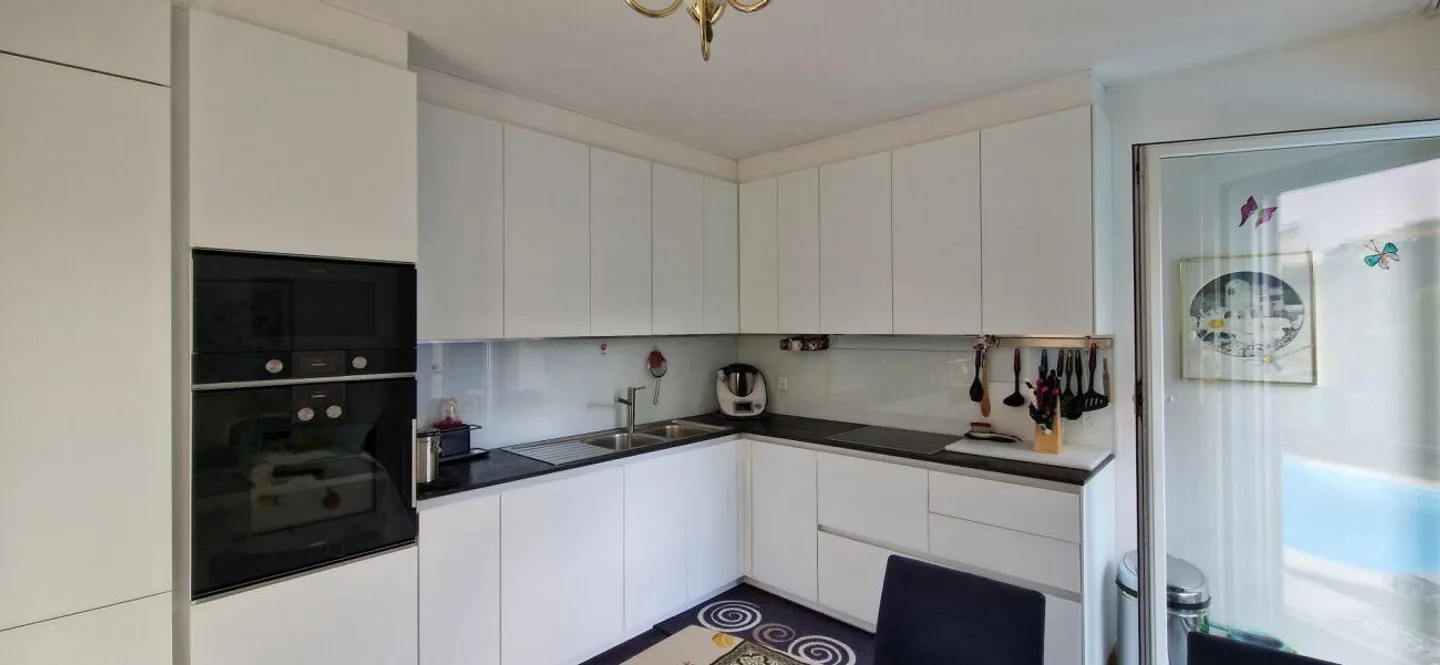 Casa unifamiliare indipendente e ben curata con piscina - Foto 7 di 20