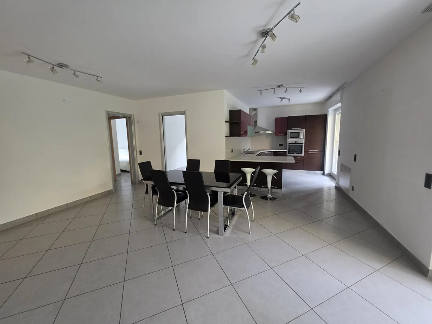Appartamento moderno con giardino - Foto 5 di 15