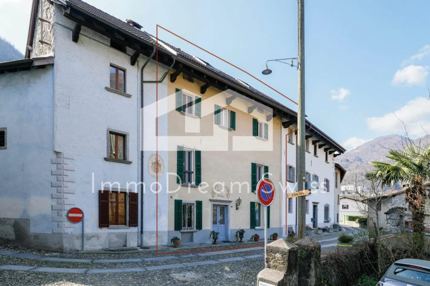 Historic Patrizierhaus in Golino - Photo 1 of 13