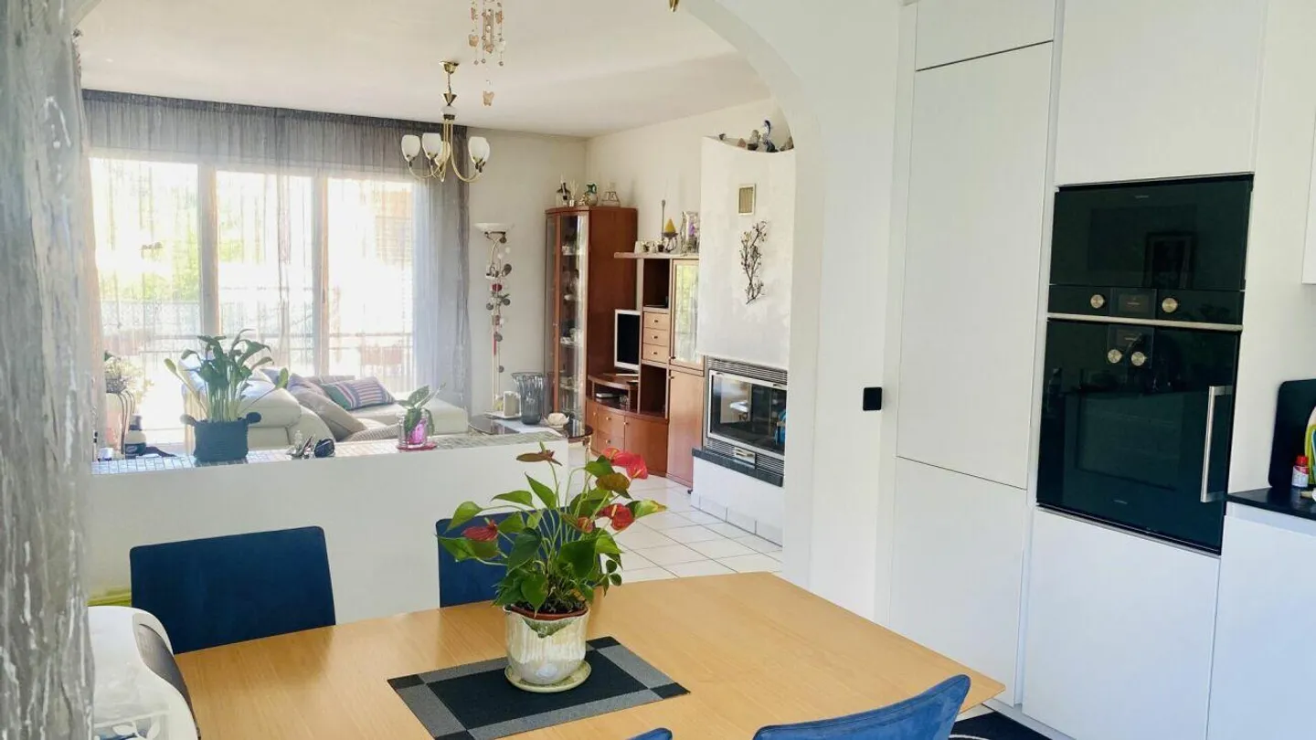 Casa unifamiliare indipendente e ben curata con piscina - Foto 9 di 20