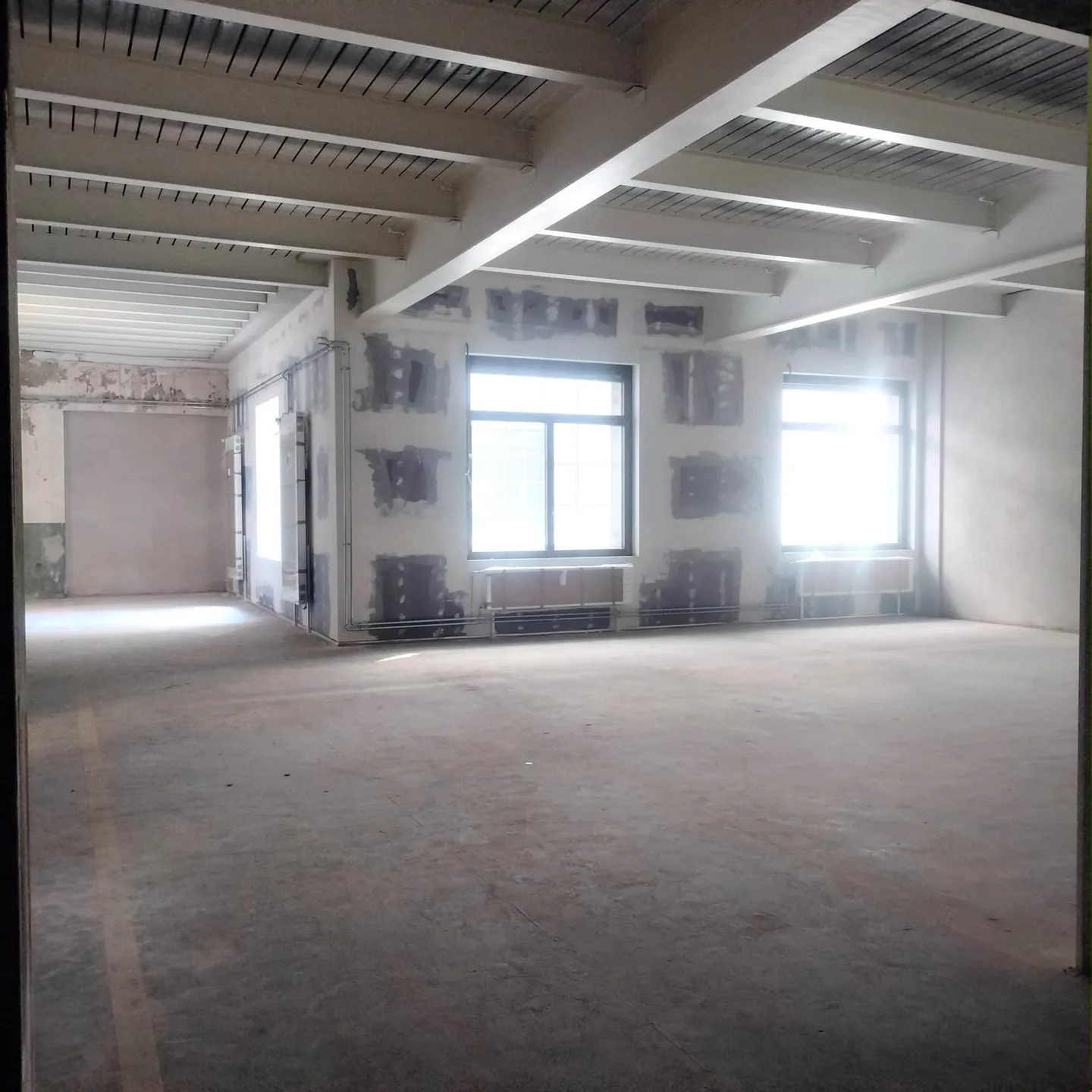 Spazio commerciale con fascino di edificio storico nel mezzo dell'area Bernapark - Foto 4 di 8