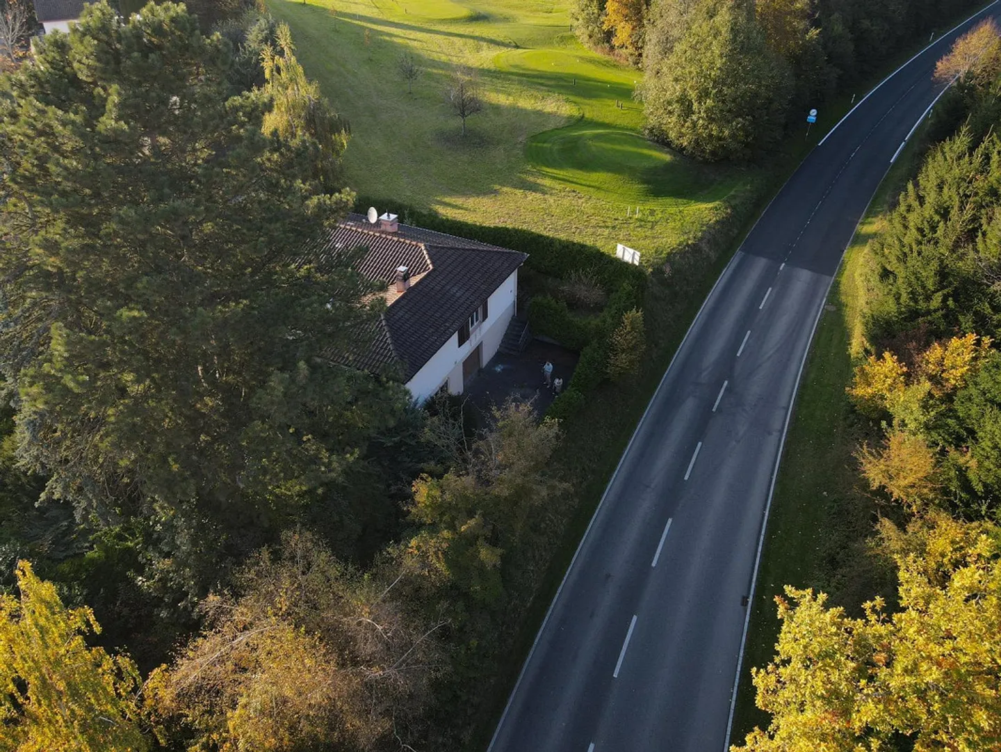 Single-family house with large usage reserves in panoramic location - Photo 2 of 10